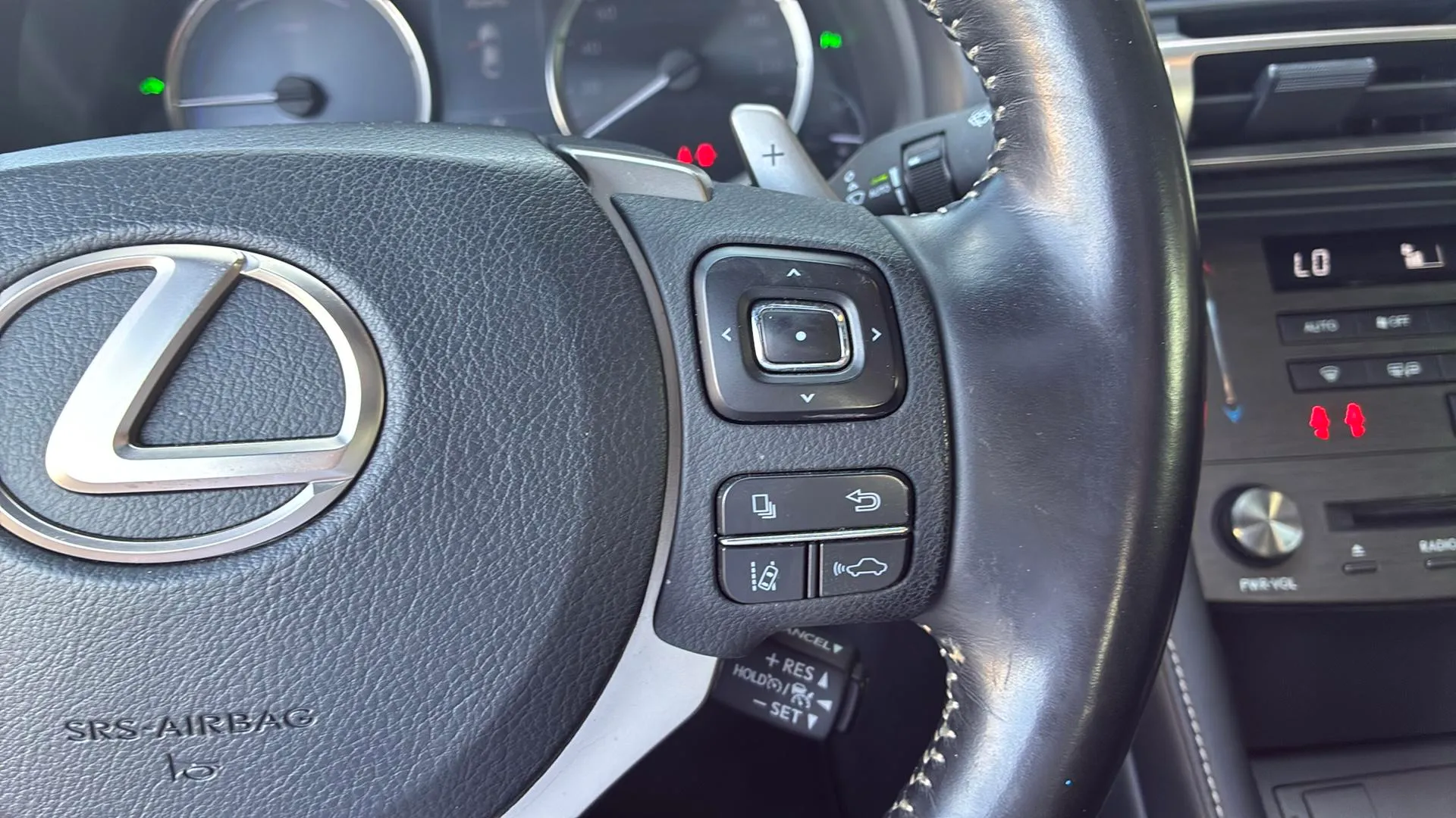Lexus RC 2.5 300h Executive Navigation - foto 16