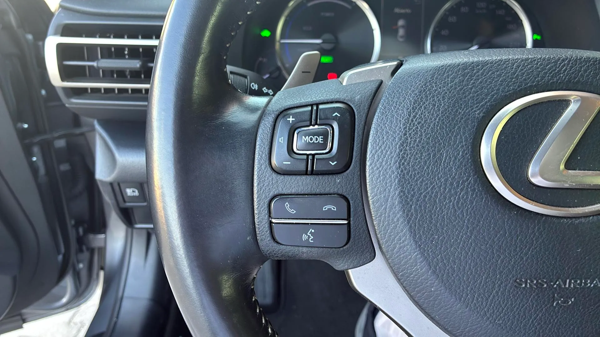 Lexus RC 2.5 300h Executive Navigation - foto 15