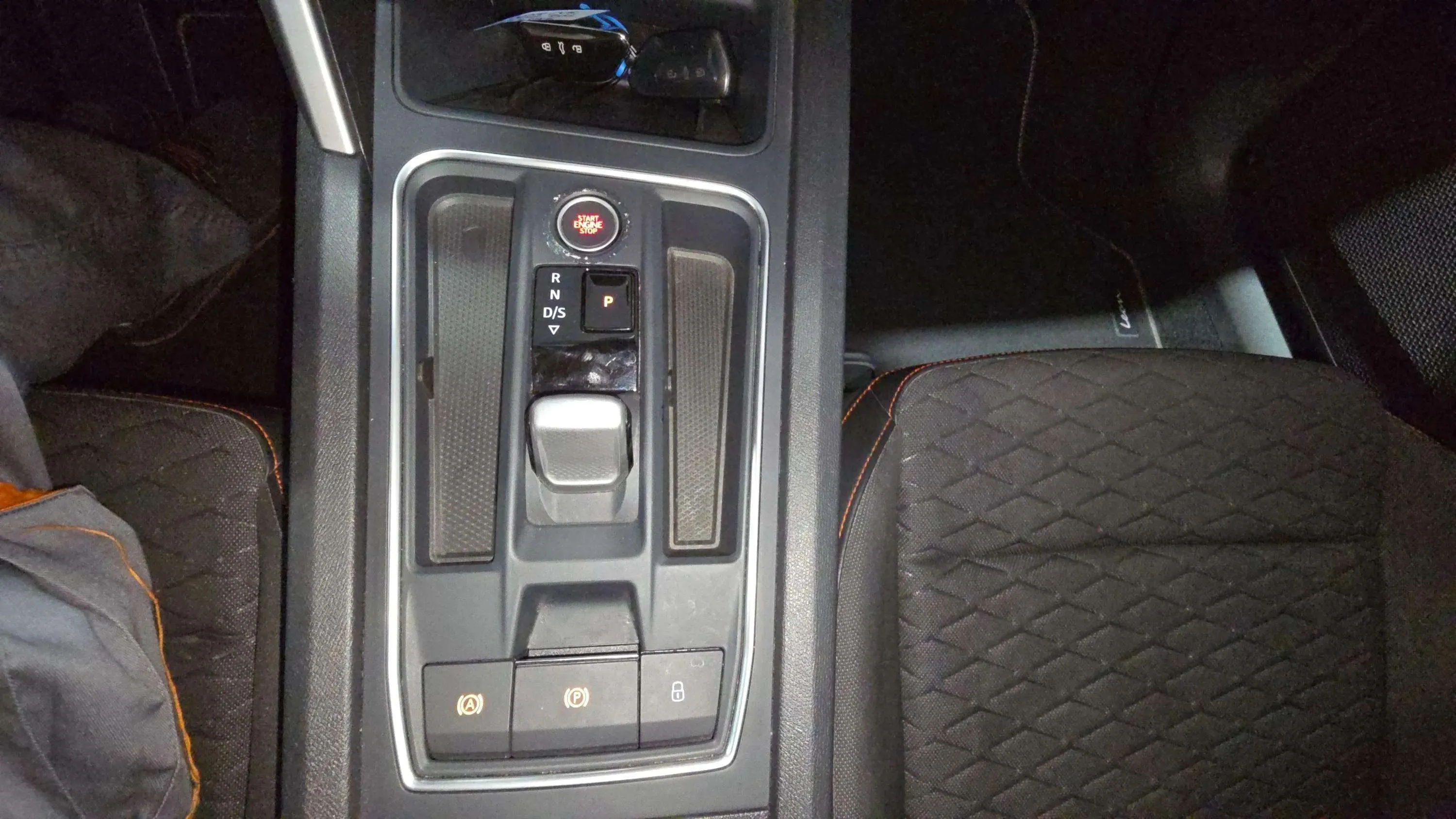SEAT León 2.0 TDI DSG-7 FR Go L - foto 24