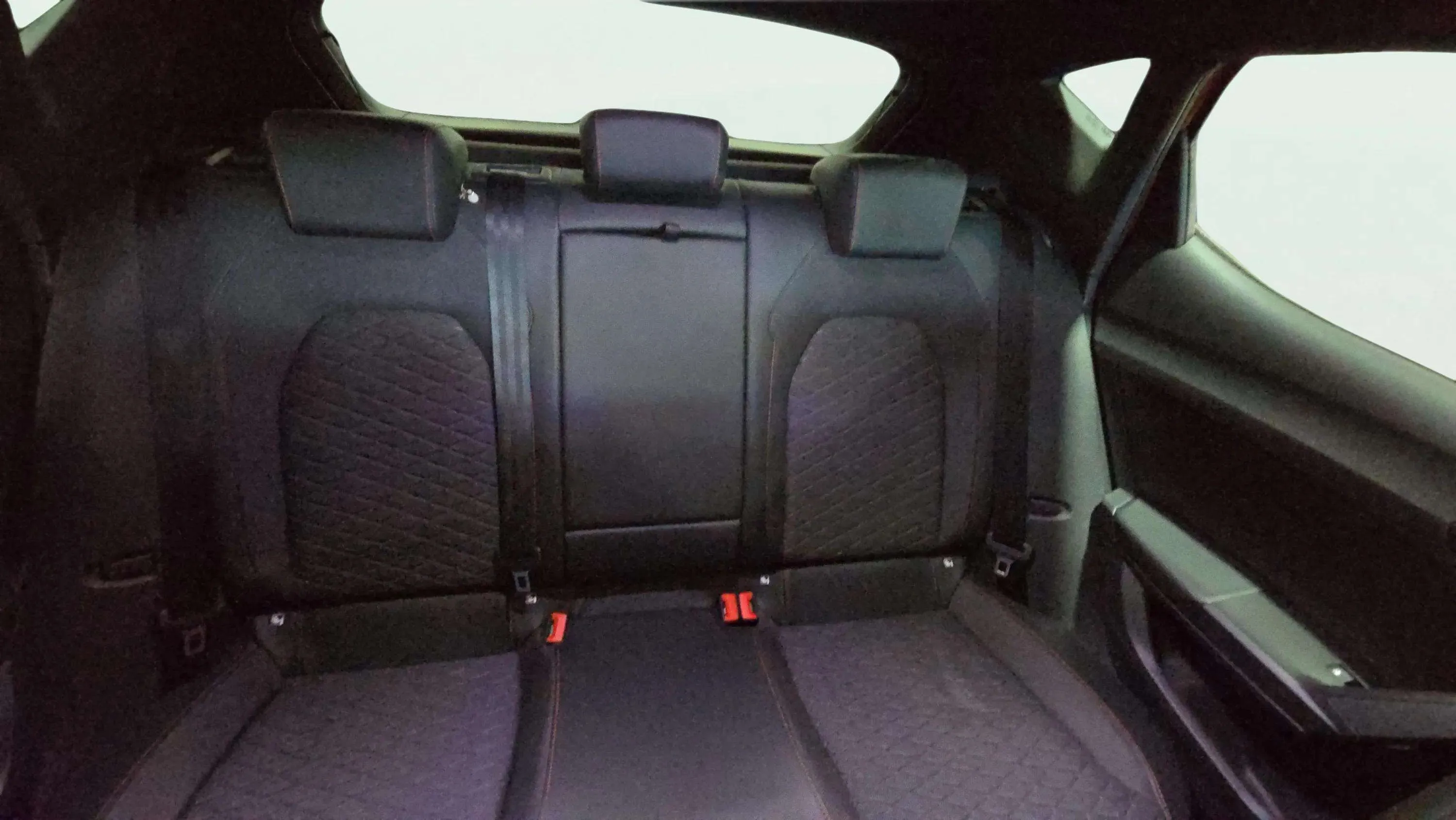 SEAT León 2.0 TDI DSG-7 FR Go L - foto 16