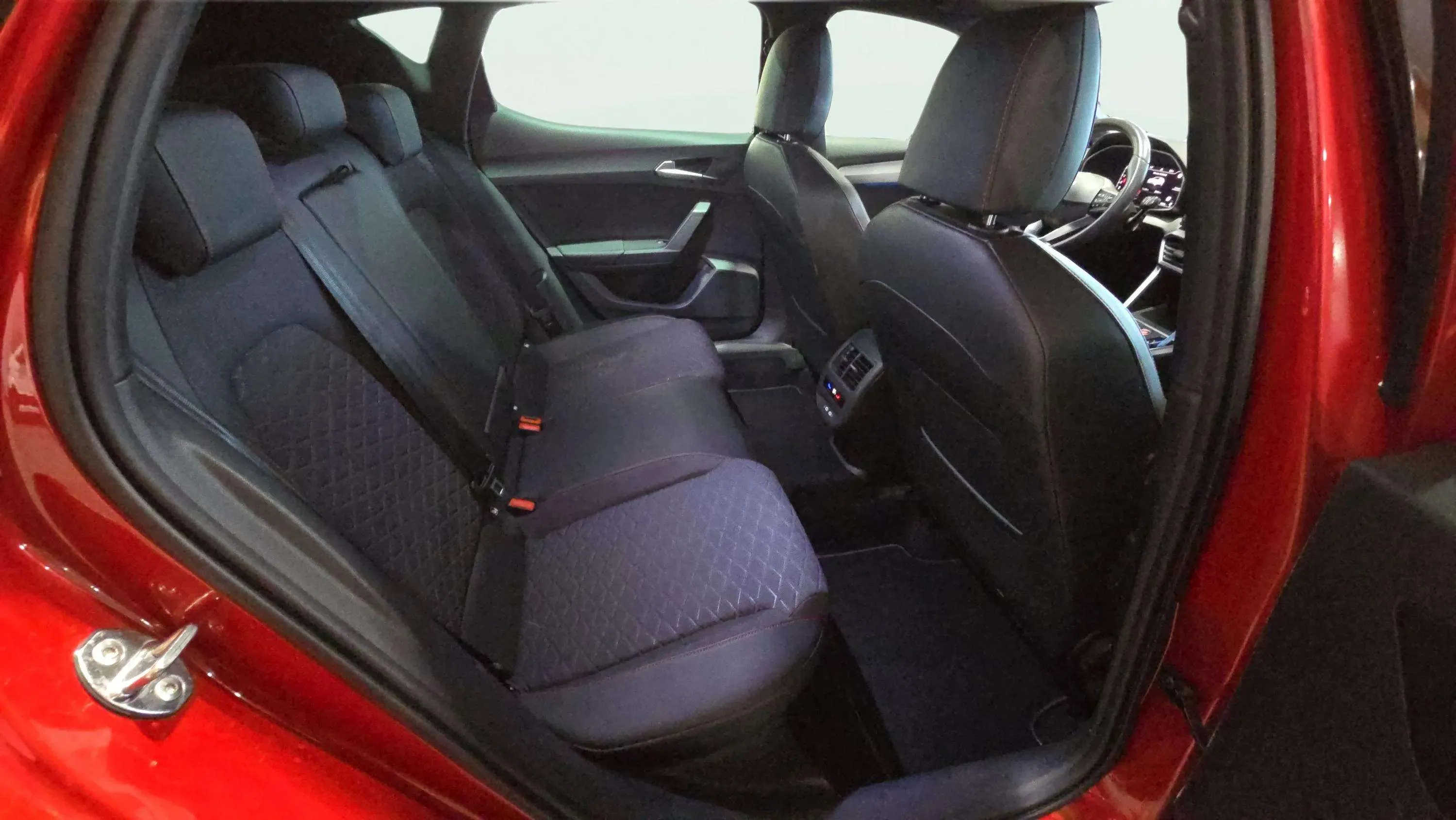 SEAT León 2.0 TDI DSG-7 FR Go L - foto 15