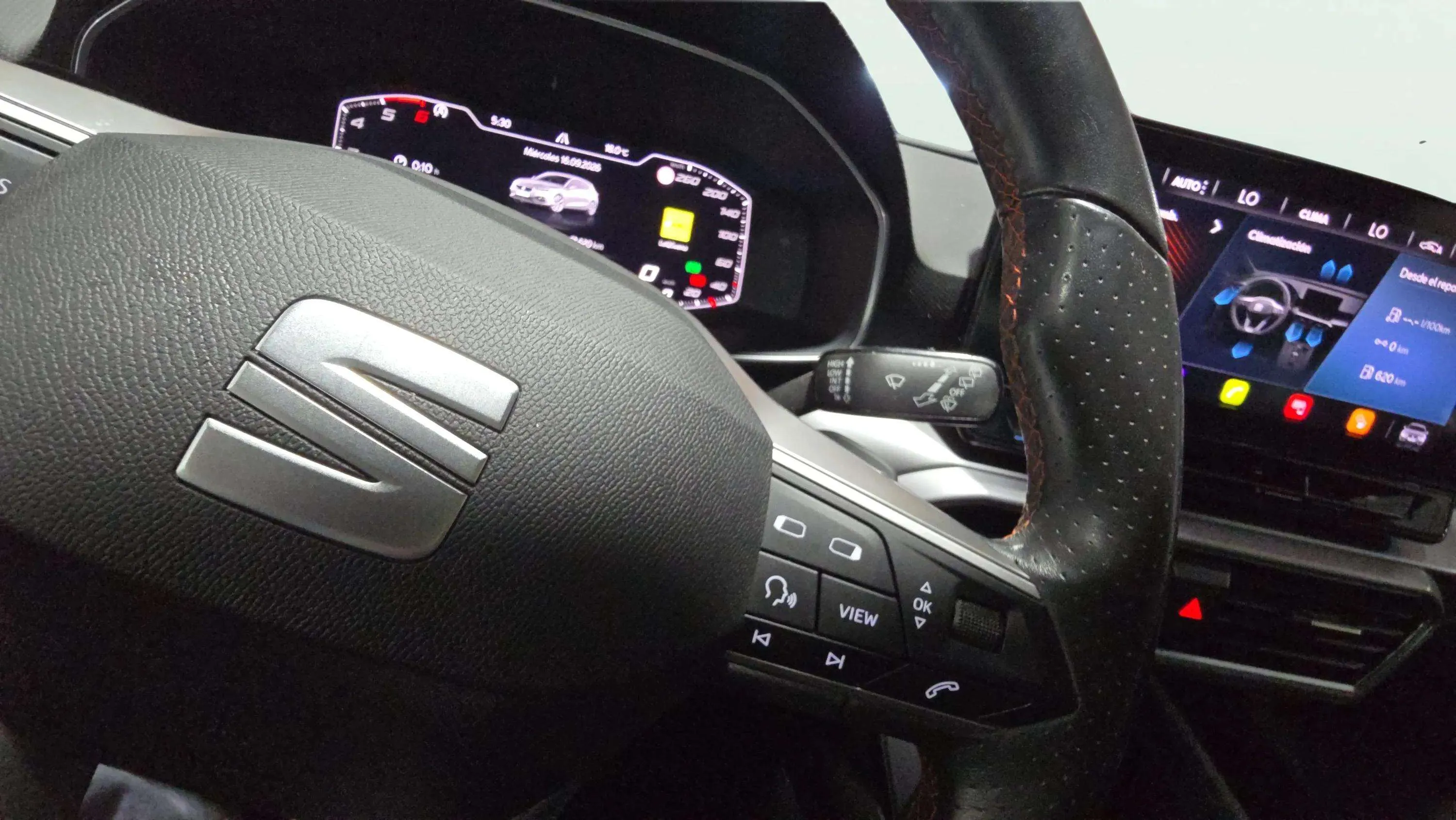 SEAT León 2.0 TDI DSG-7 FR Go L - foto 30