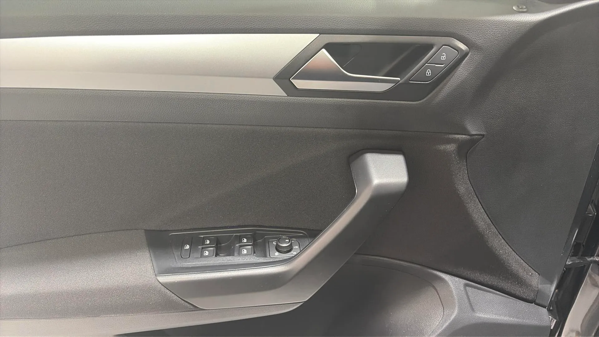 Volkswagen T-Roc "más" 1.5 TSI DSG - foto 19