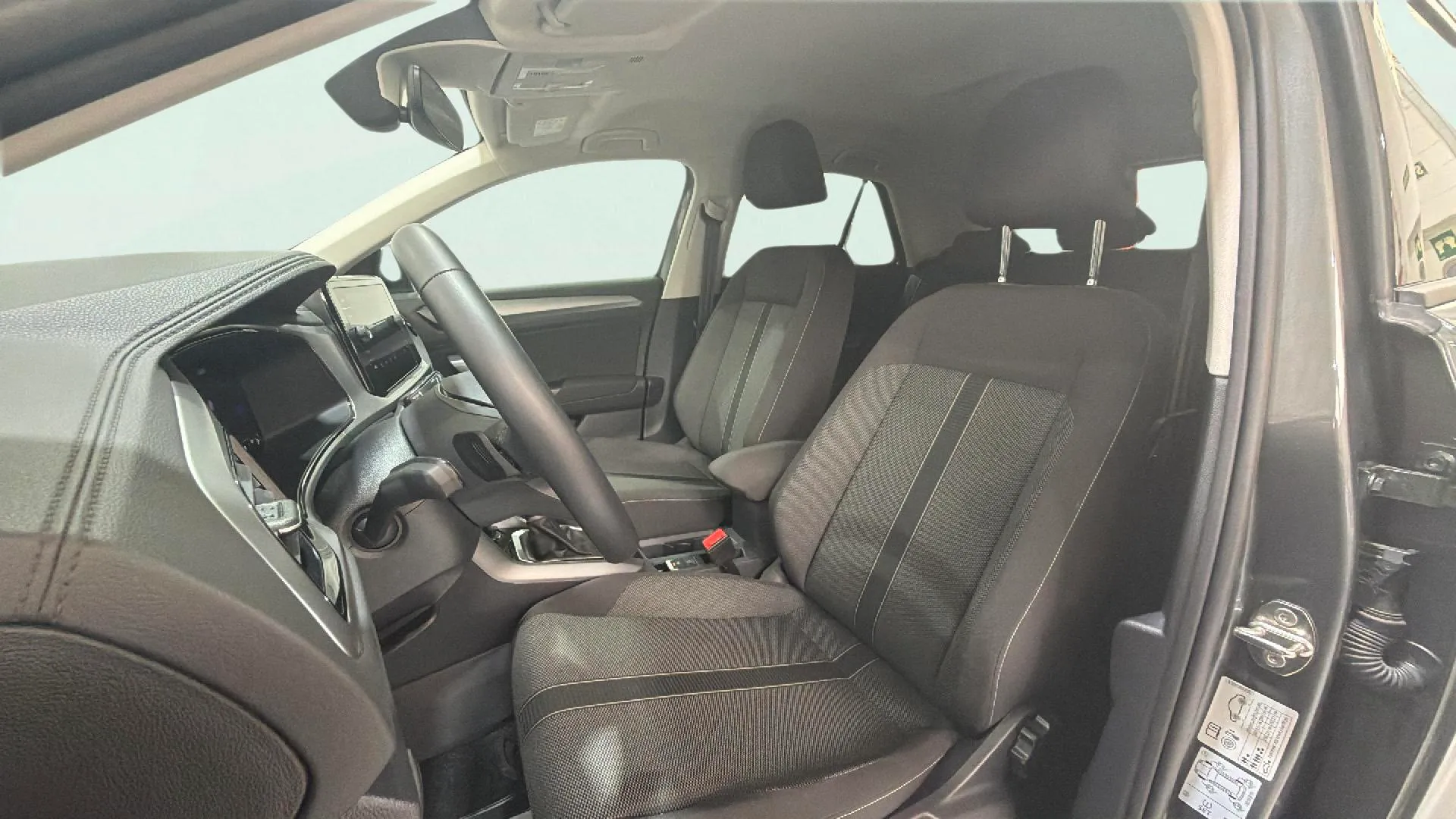 Volkswagen T-Roc "más" 1.5 TSI DSG - foto 31