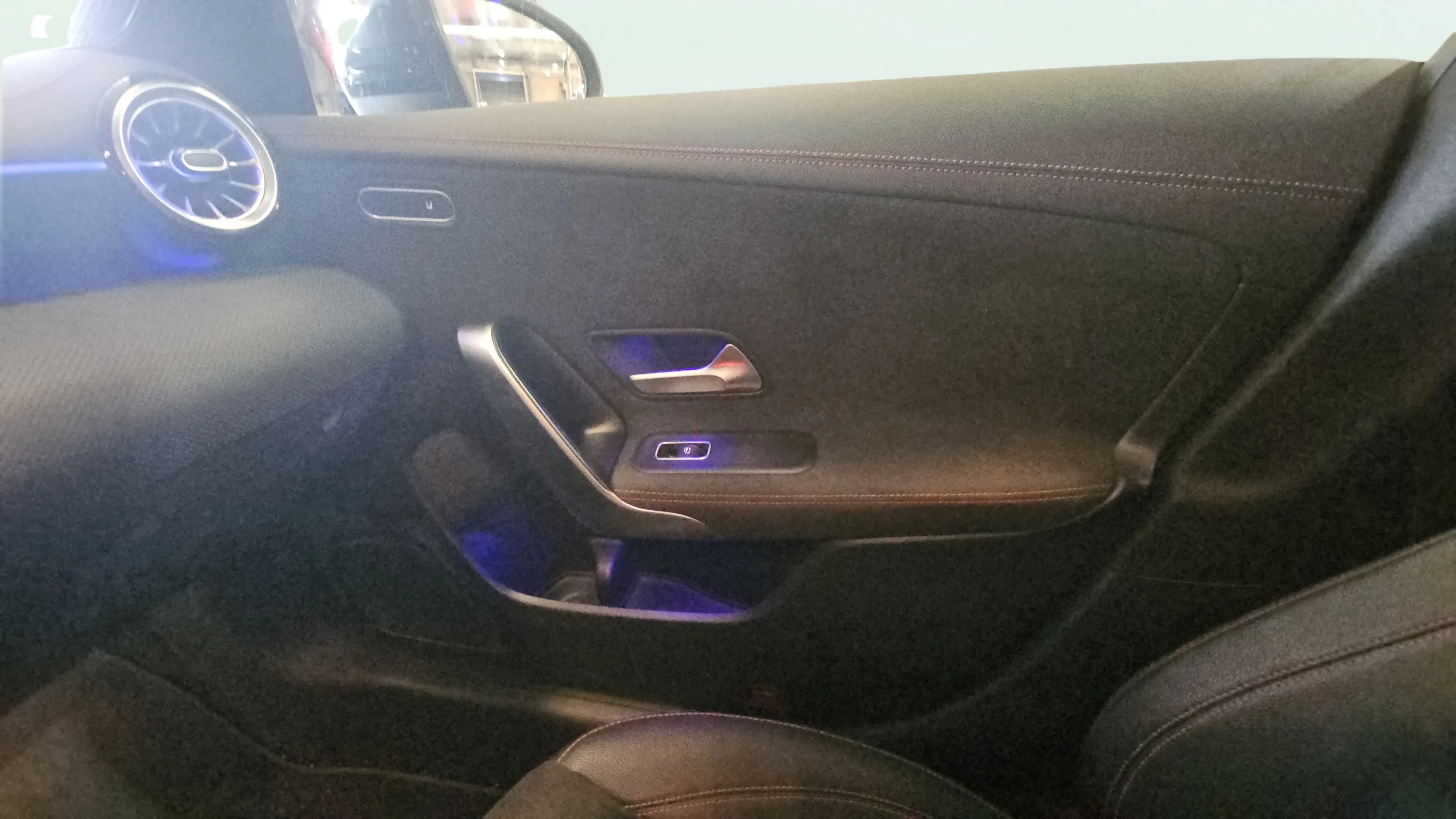Mercedes-Benz CLA 200 - foto 17
