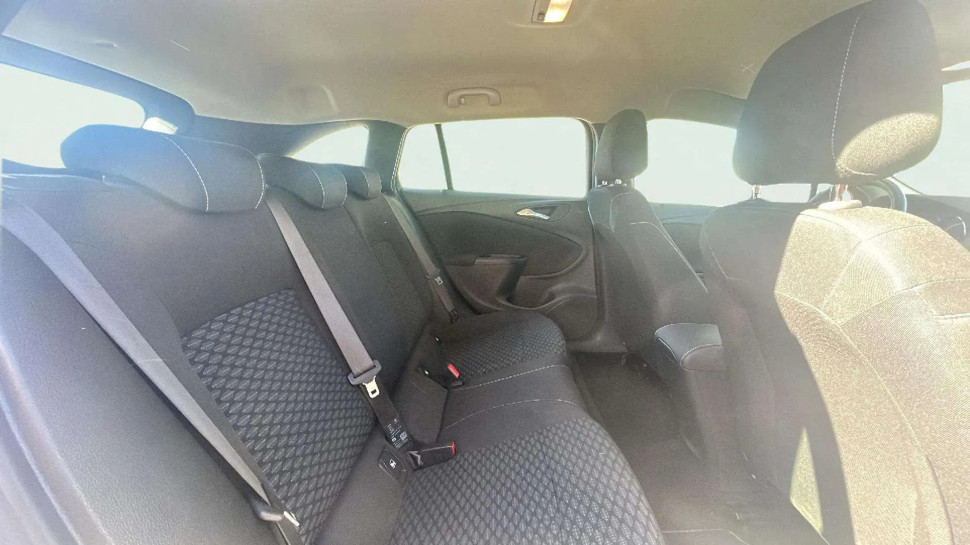 Opel Astra 1.6 CDTi Innovation ST - foto 20