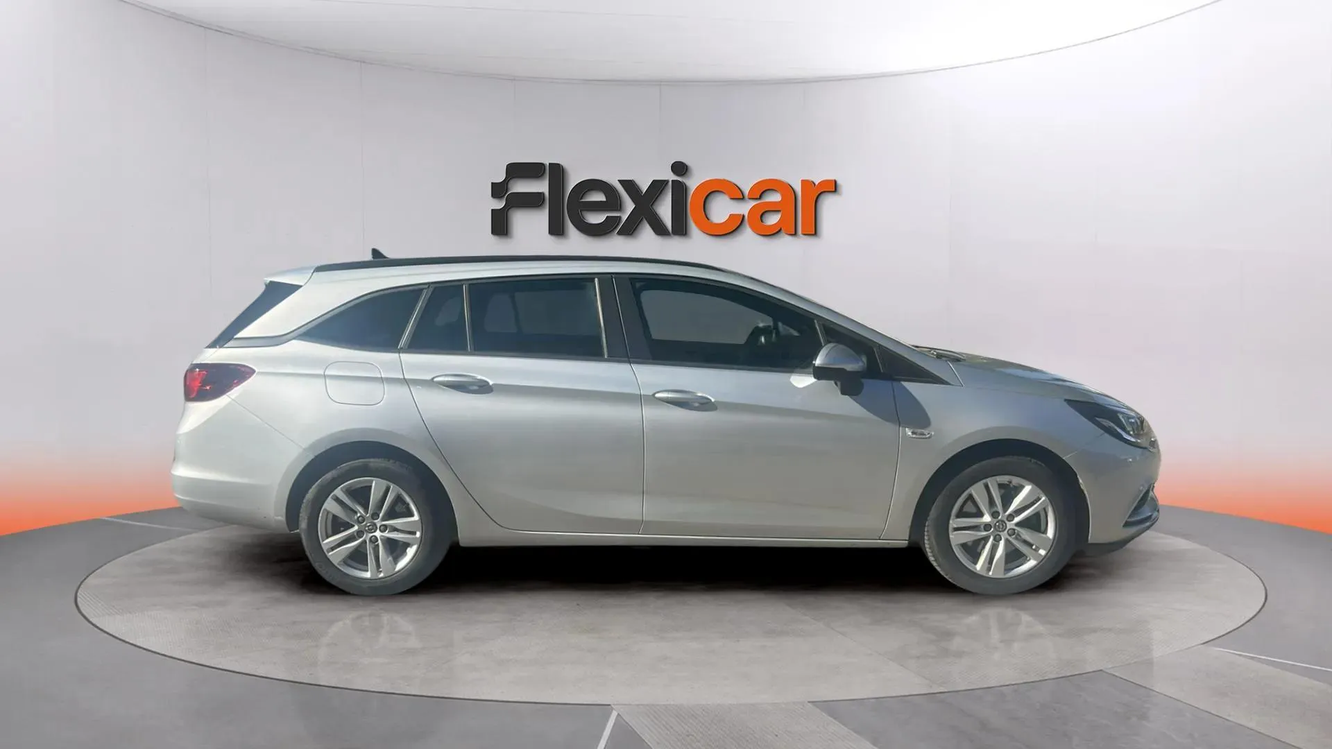 Opel Astra 1.6 CDTi Innovation ST - foto 8