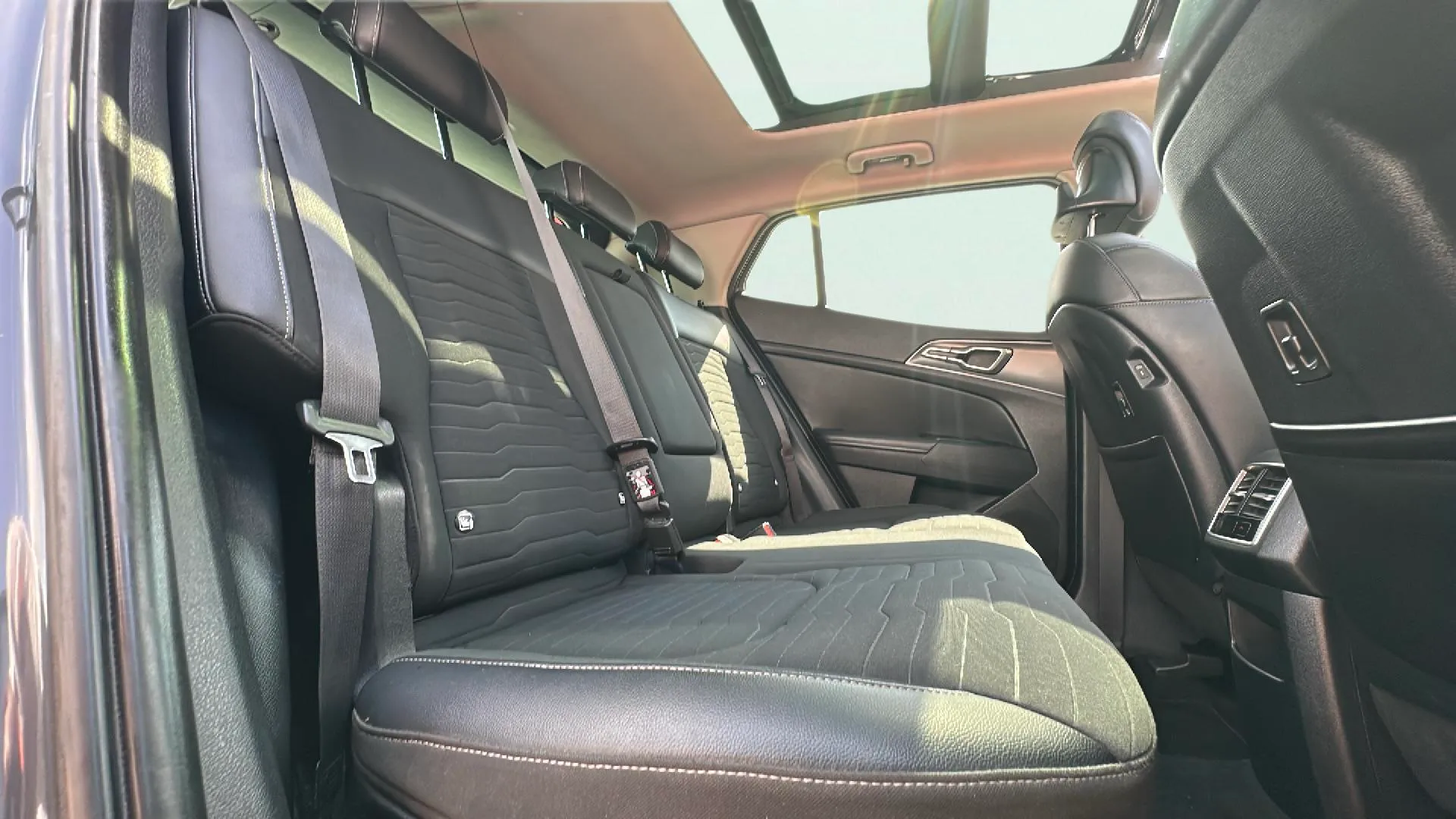 Kia Sportage 1.6 T-GDi HEV Tech 4x4 - foto 17