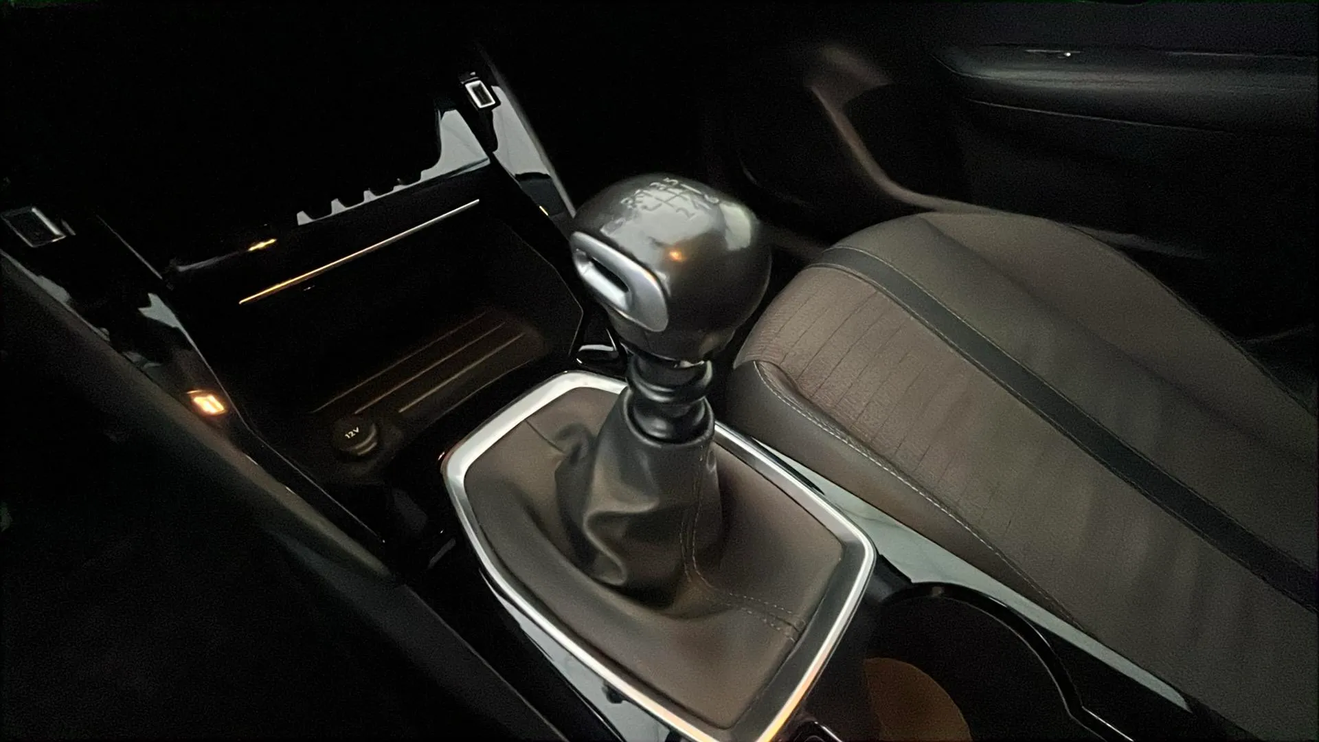 Peugeot 208 PureTech Allure - foto 29