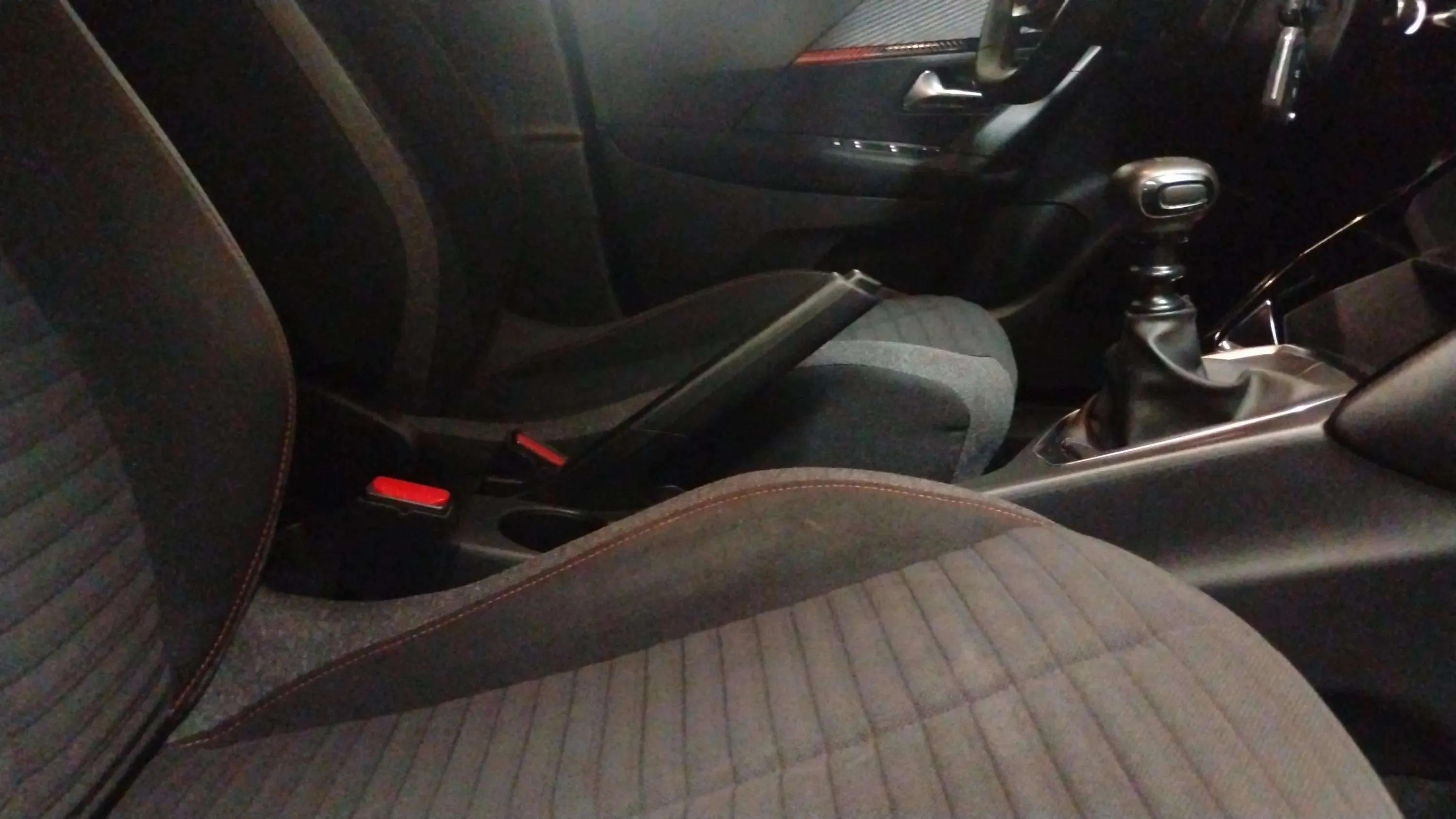 Peugeot 2008 Active PureTech 100 BVM6 - foto 15