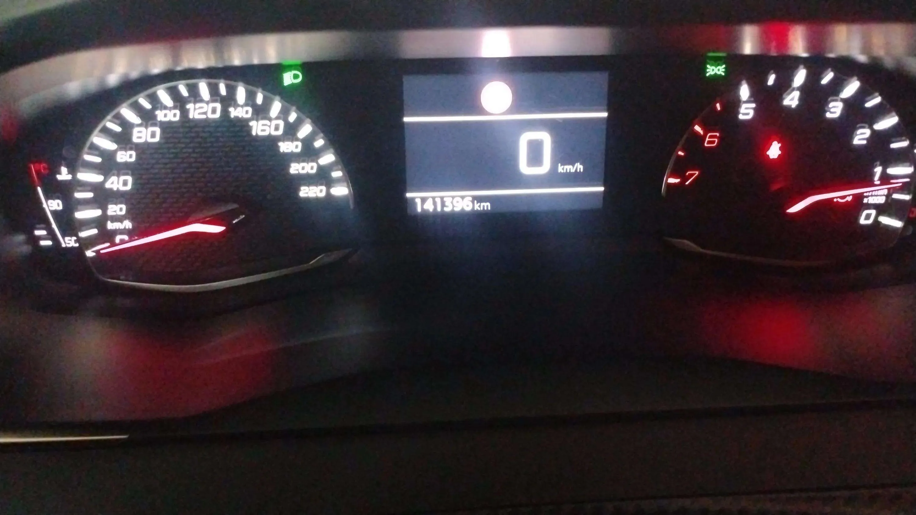 Peugeot 2008 Active PureTech 100 BVM6 - foto 17