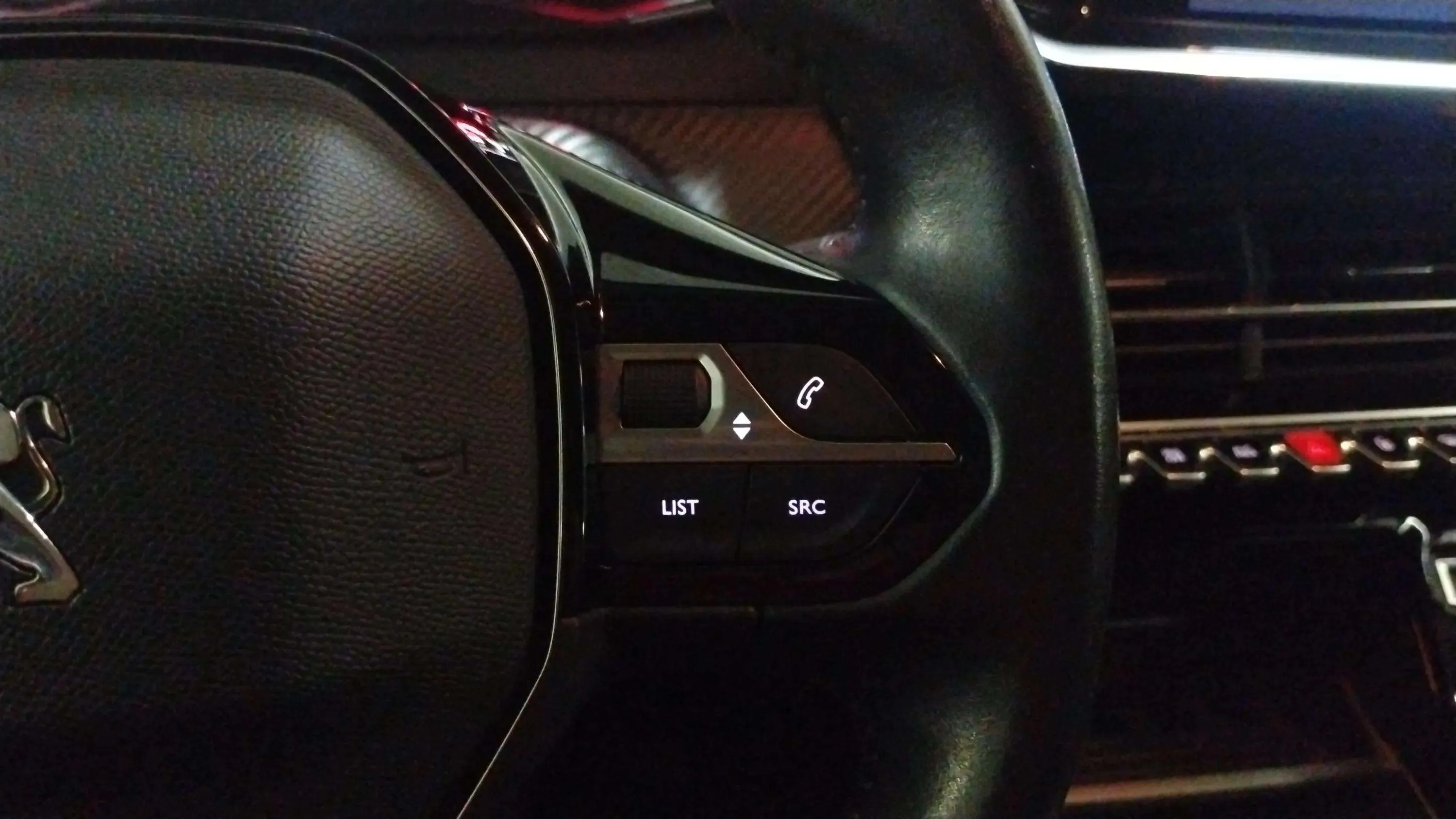 Peugeot 2008 Active PureTech 100 BVM6 - foto 19