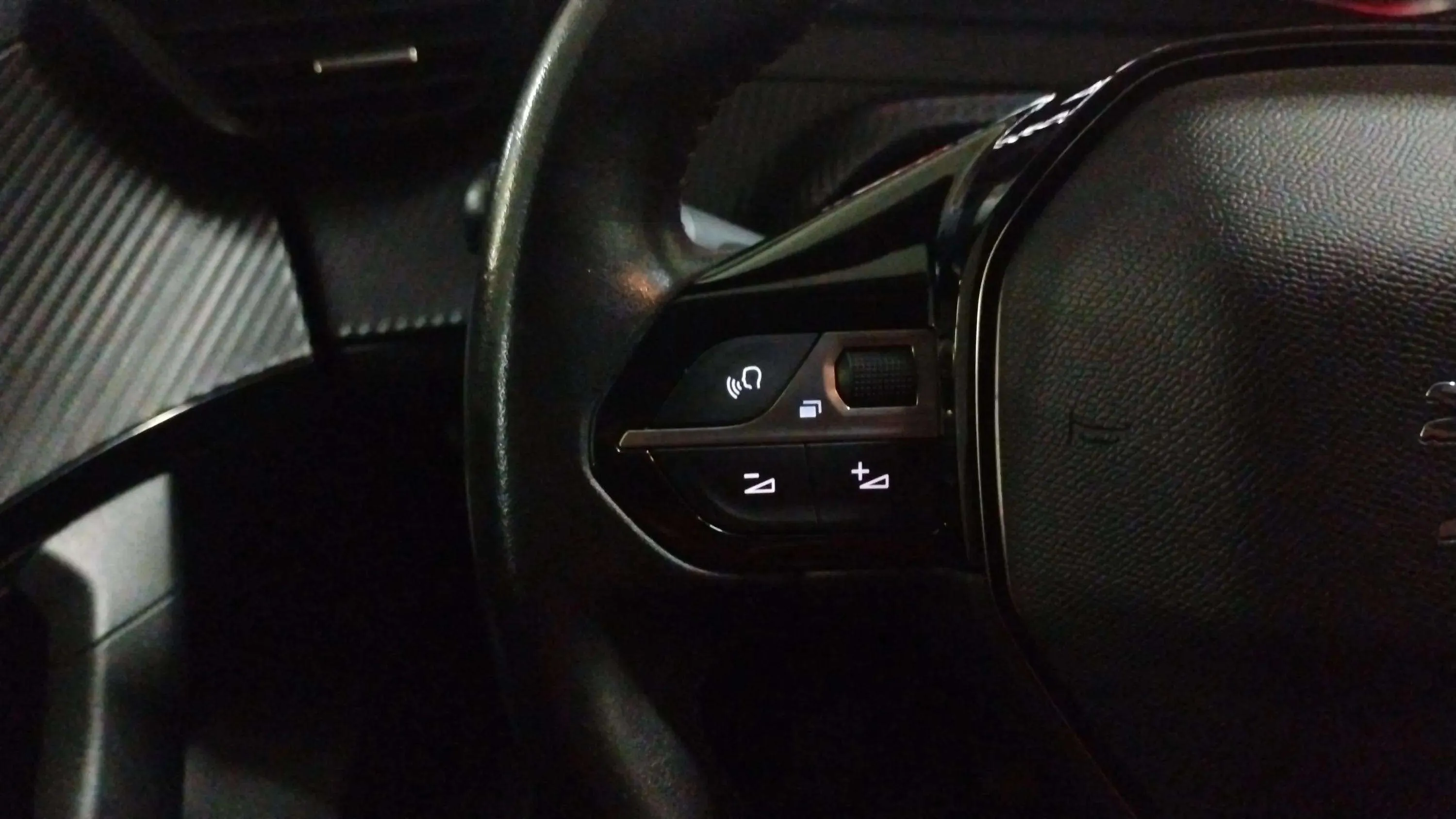Peugeot 2008 Active PureTech 100 BVM6 - foto 18