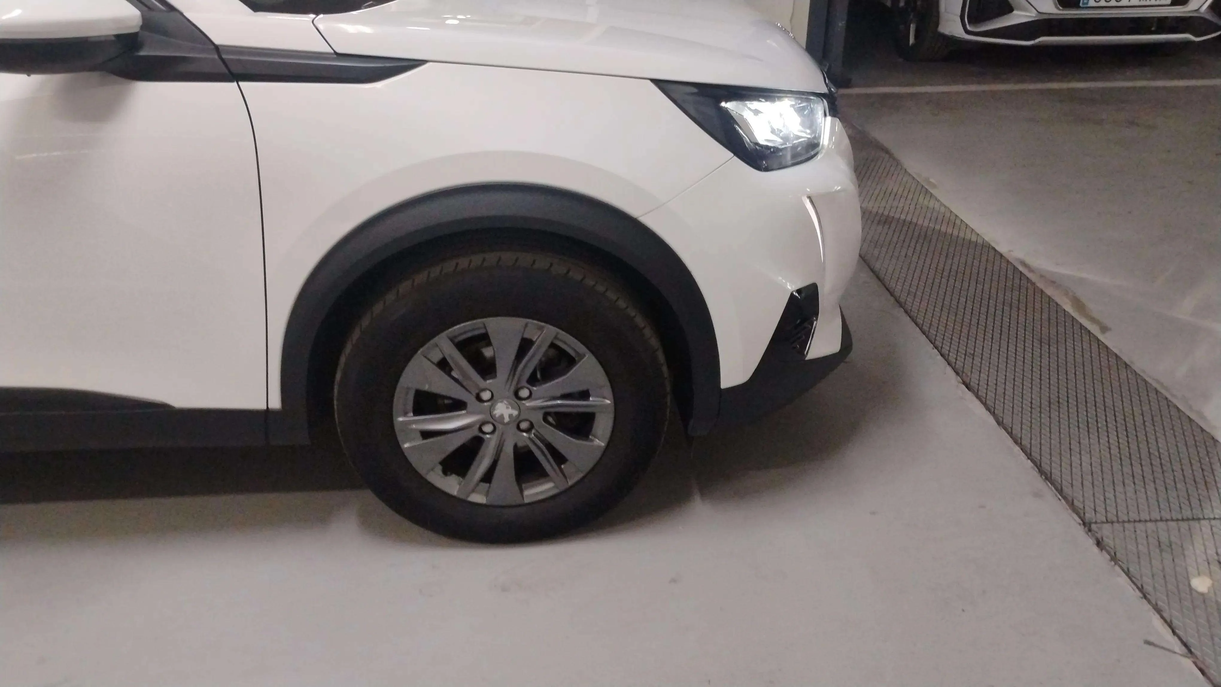 Peugeot 2008 Active PureTech 100 BVM6 - foto 27