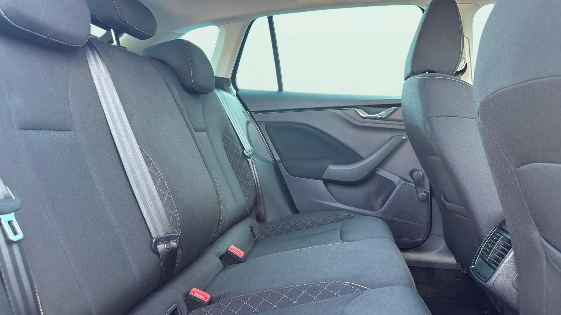 Škoda Scala 1.0 TSI Ambition - foto 18