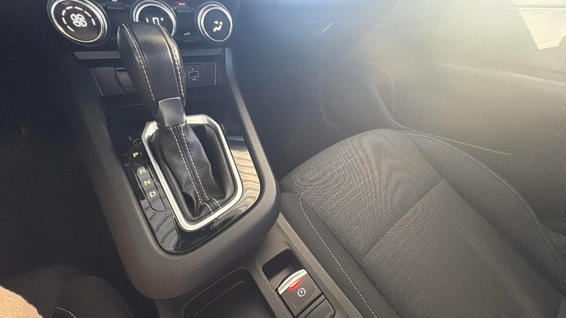 Renault Arkana Evolution TCe EDC mild hybr - foto 20