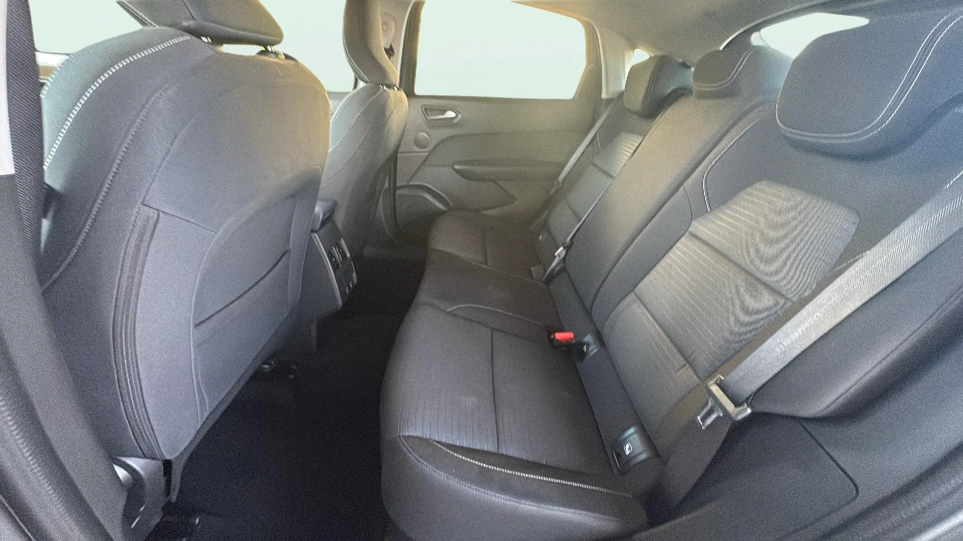 Renault Arkana Evolution TCe EDC mild hybr - foto 24