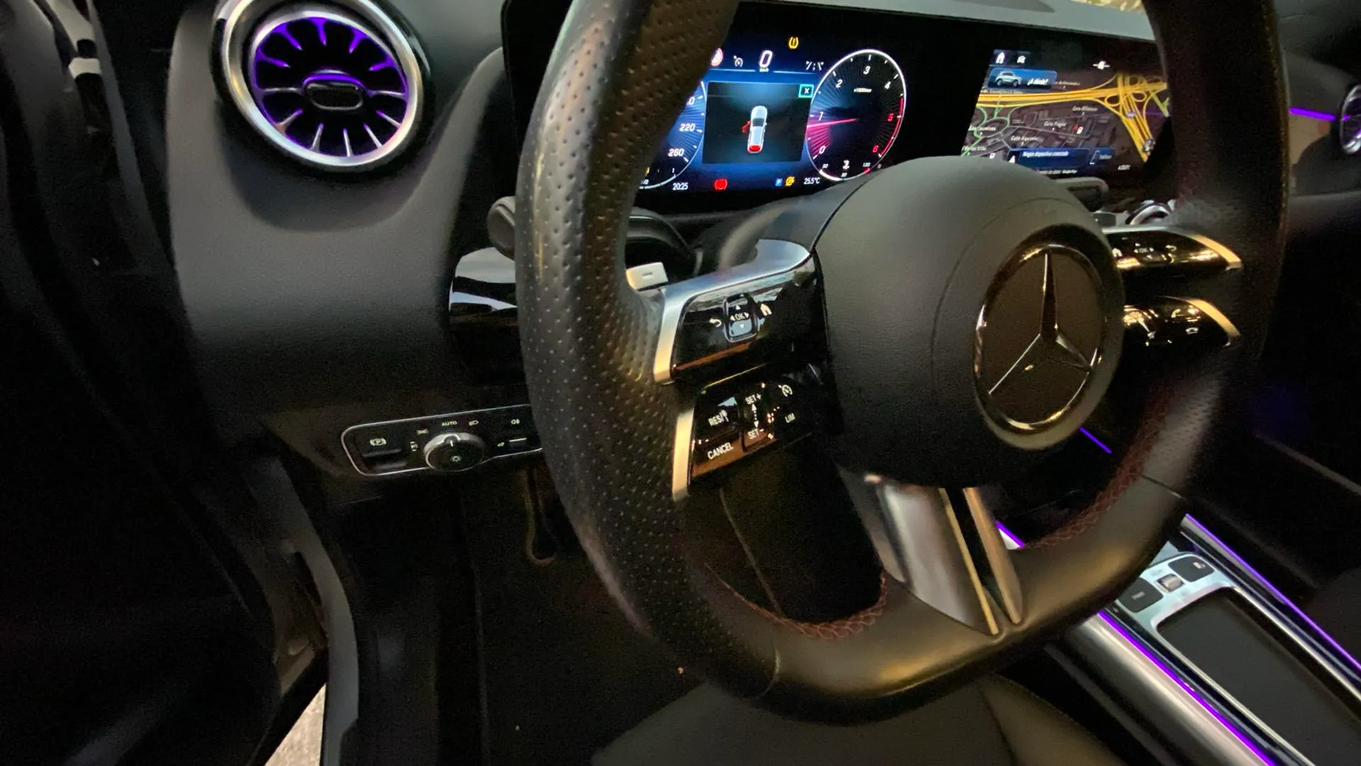 Mercedes-Benz GLA 200 D - foto 17
