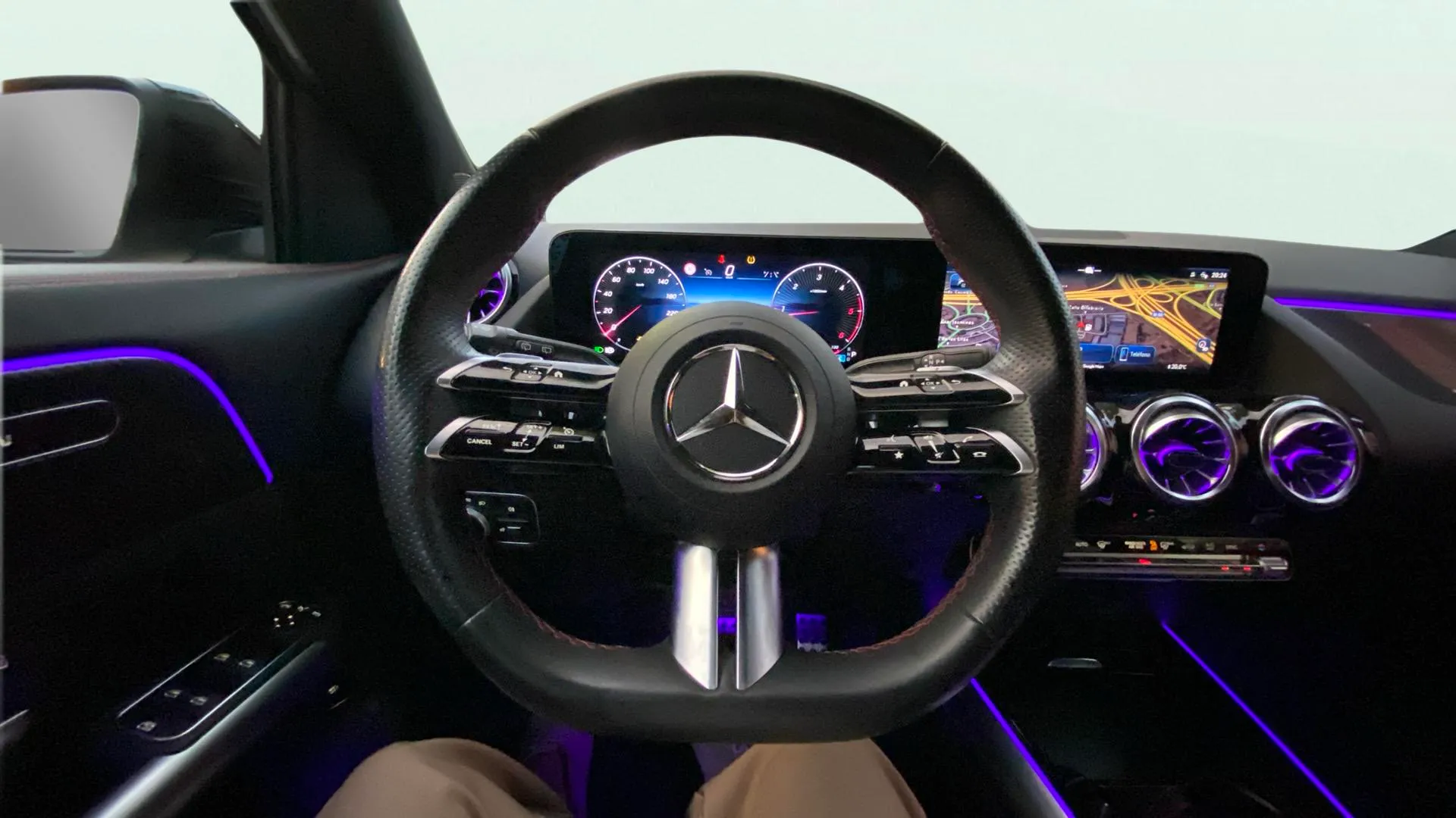 Mercedes-Benz GLA 200 D - foto 14