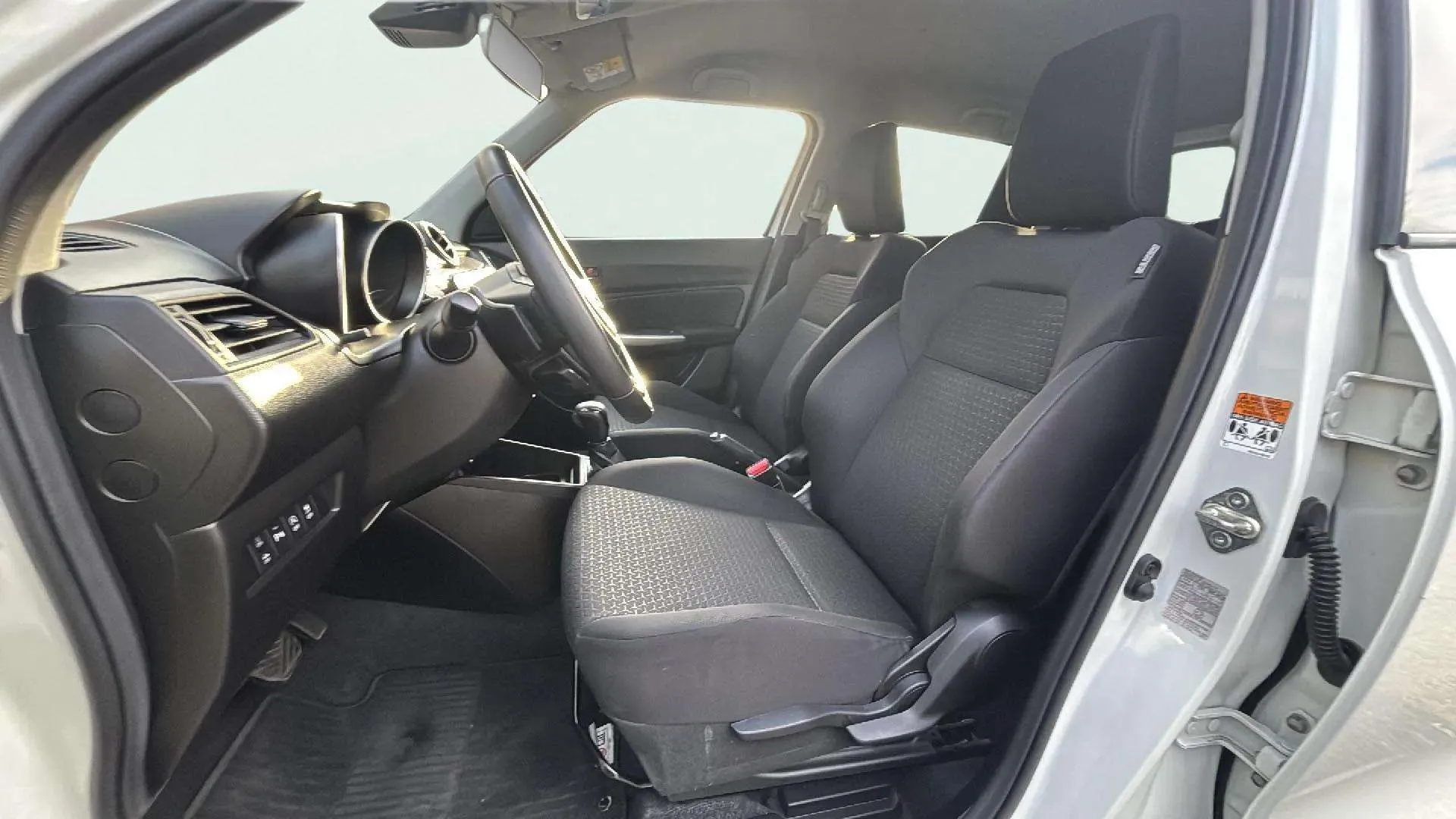 Suzuki Swift 1.2 GLX Mild Hybrid CVT - foto 21