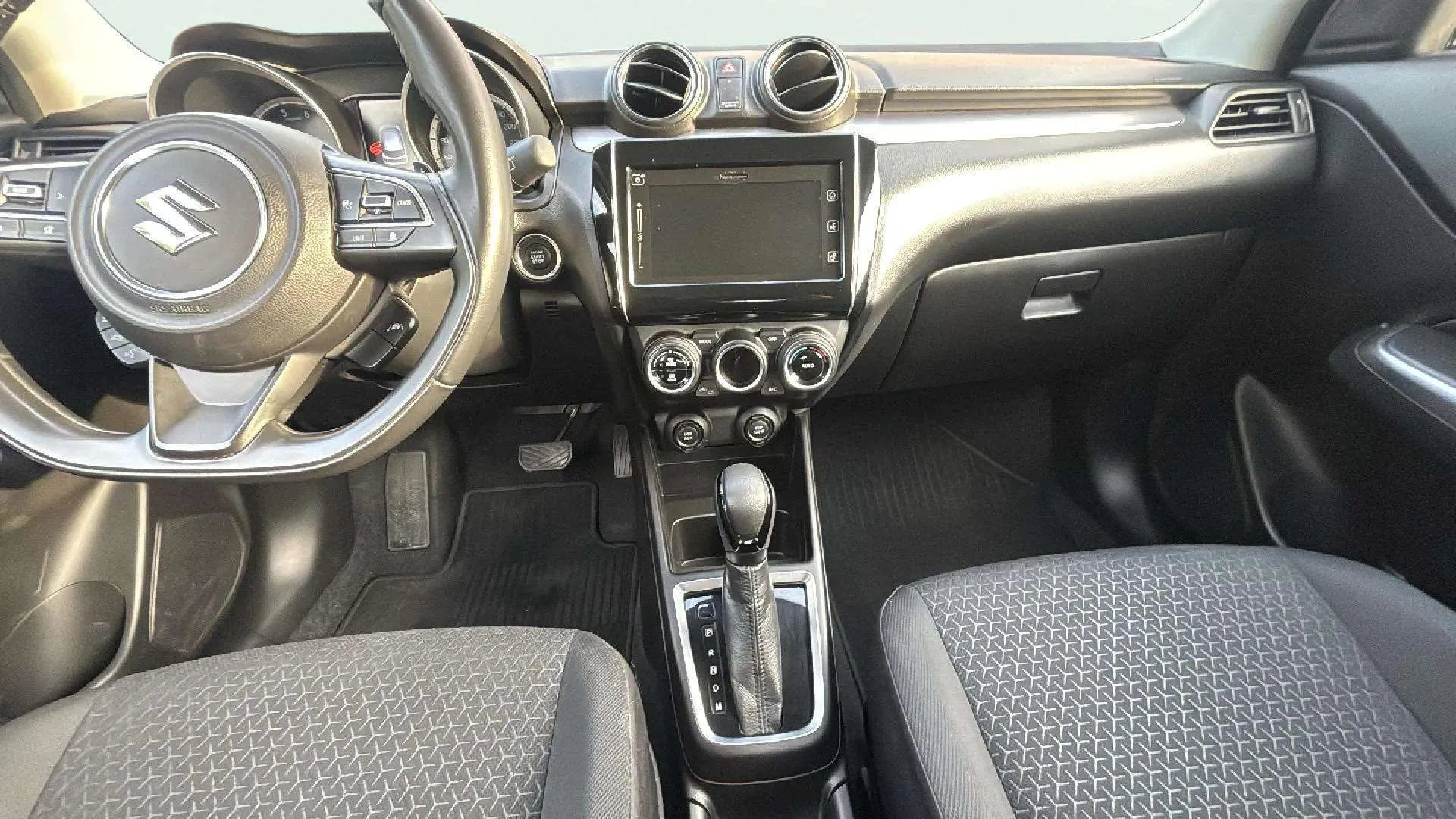 Suzuki Swift 1.2 GLX Mild Hybrid CVT - foto 11