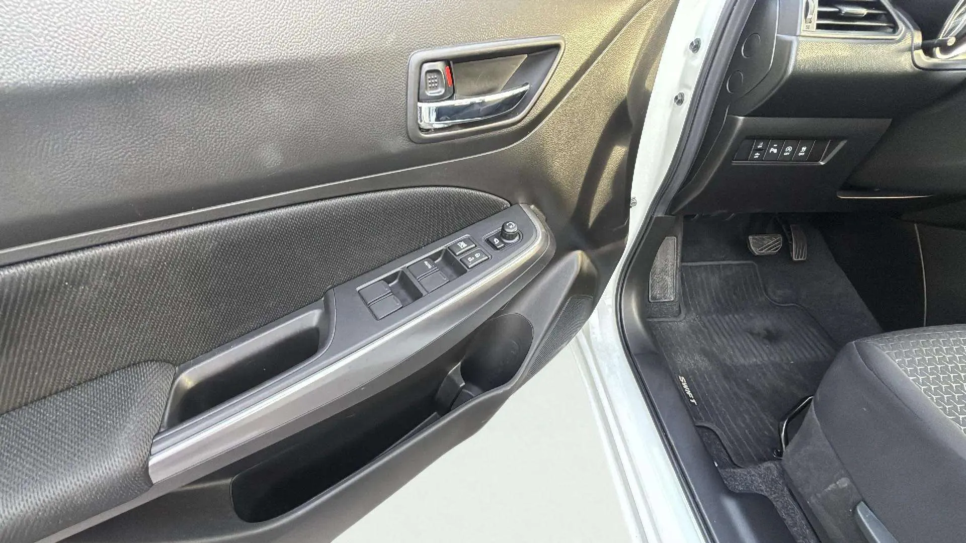 Suzuki Swift 1.2 GLX Mild Hybrid CVT - foto 20
