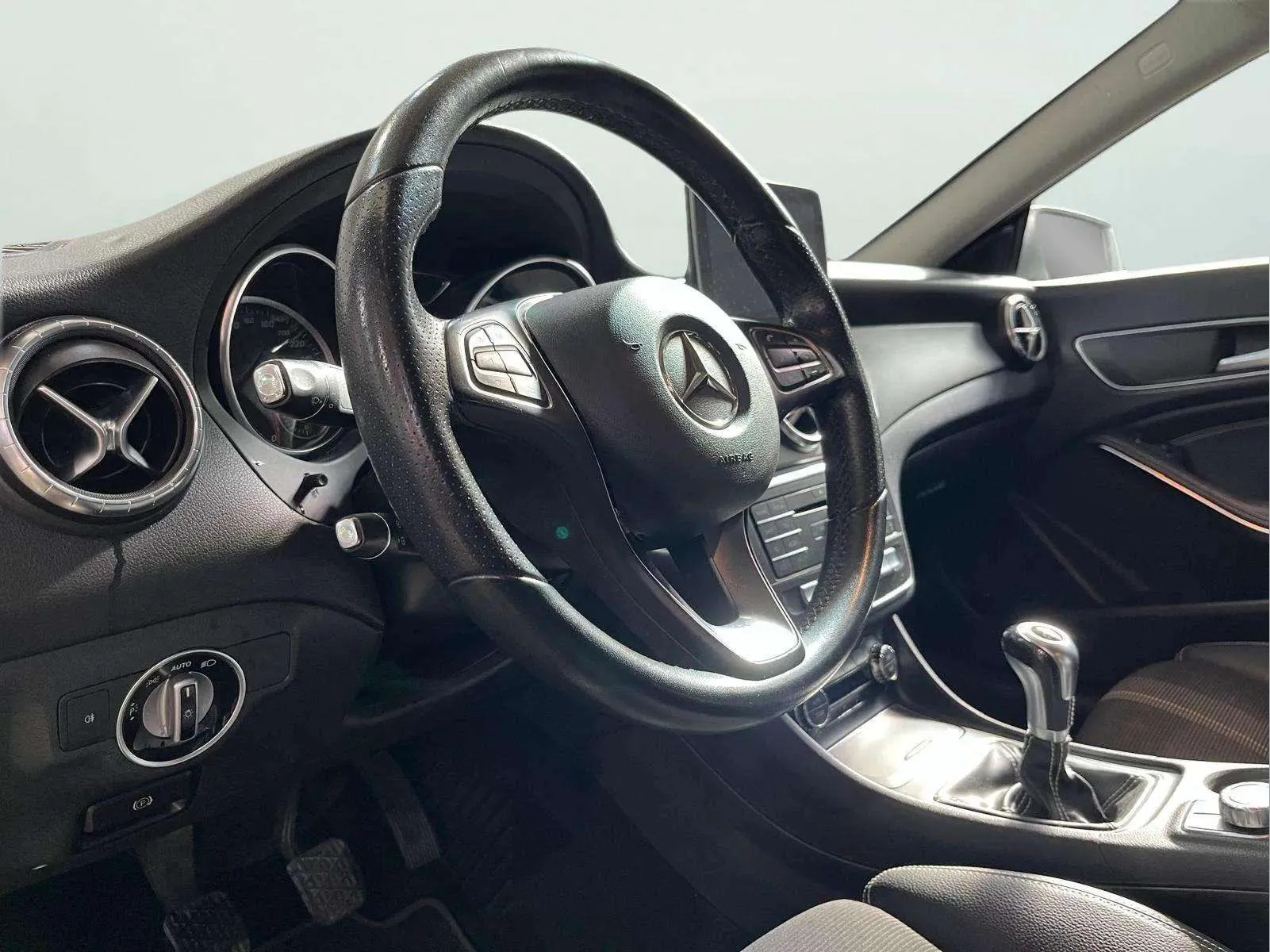 Mercedes-Benz CLA 200 d - foto 11