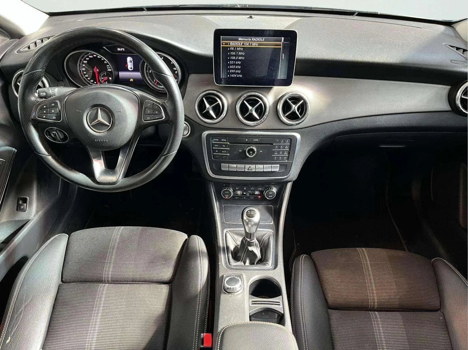 Mercedes-Benz CLA 200 d - foto 17