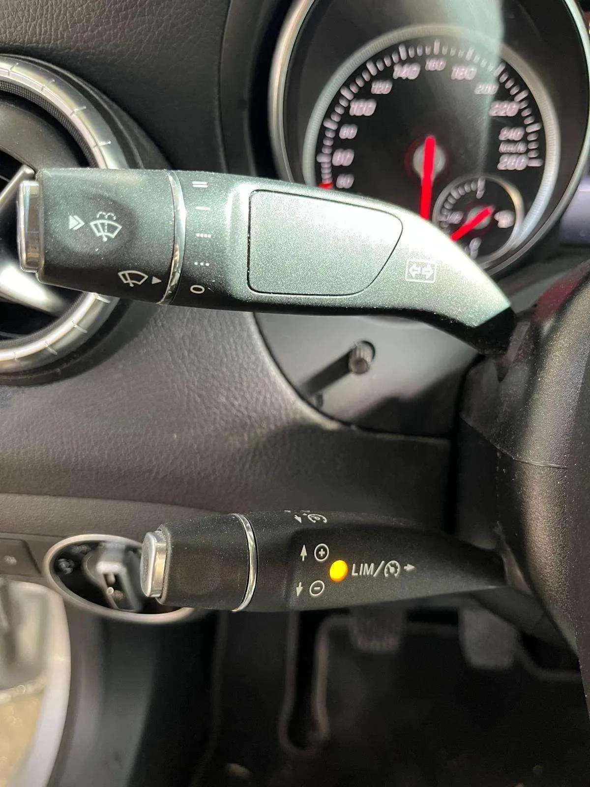 Mercedes-Benz CLA 200 d - foto 12