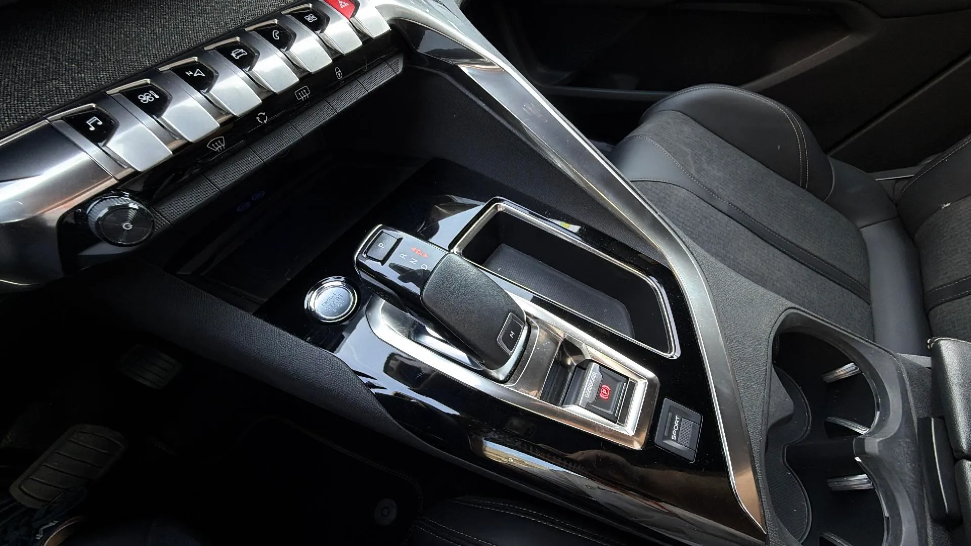 Peugeot 5008 1.2 PureTech GT EAT8 - foto 19
