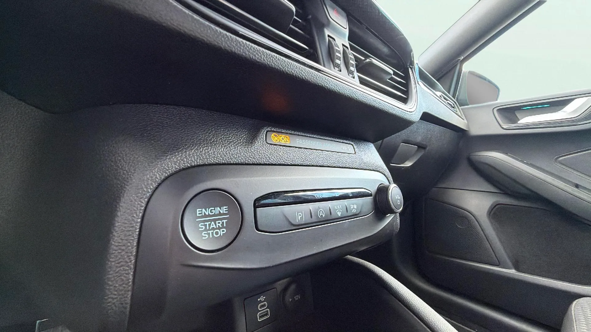 Ford Focus 1.0 EcoBoost MHEV ST-Line - foto 29
