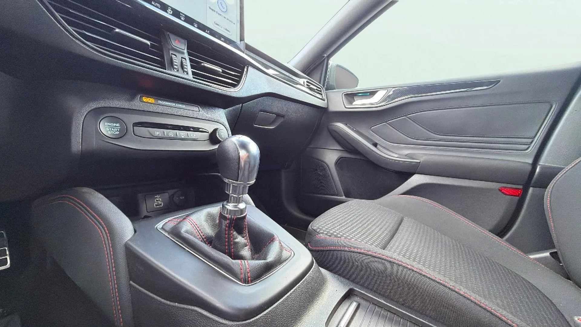 Ford Focus 1.0 EcoBoost MHEV ST-Line - foto 24