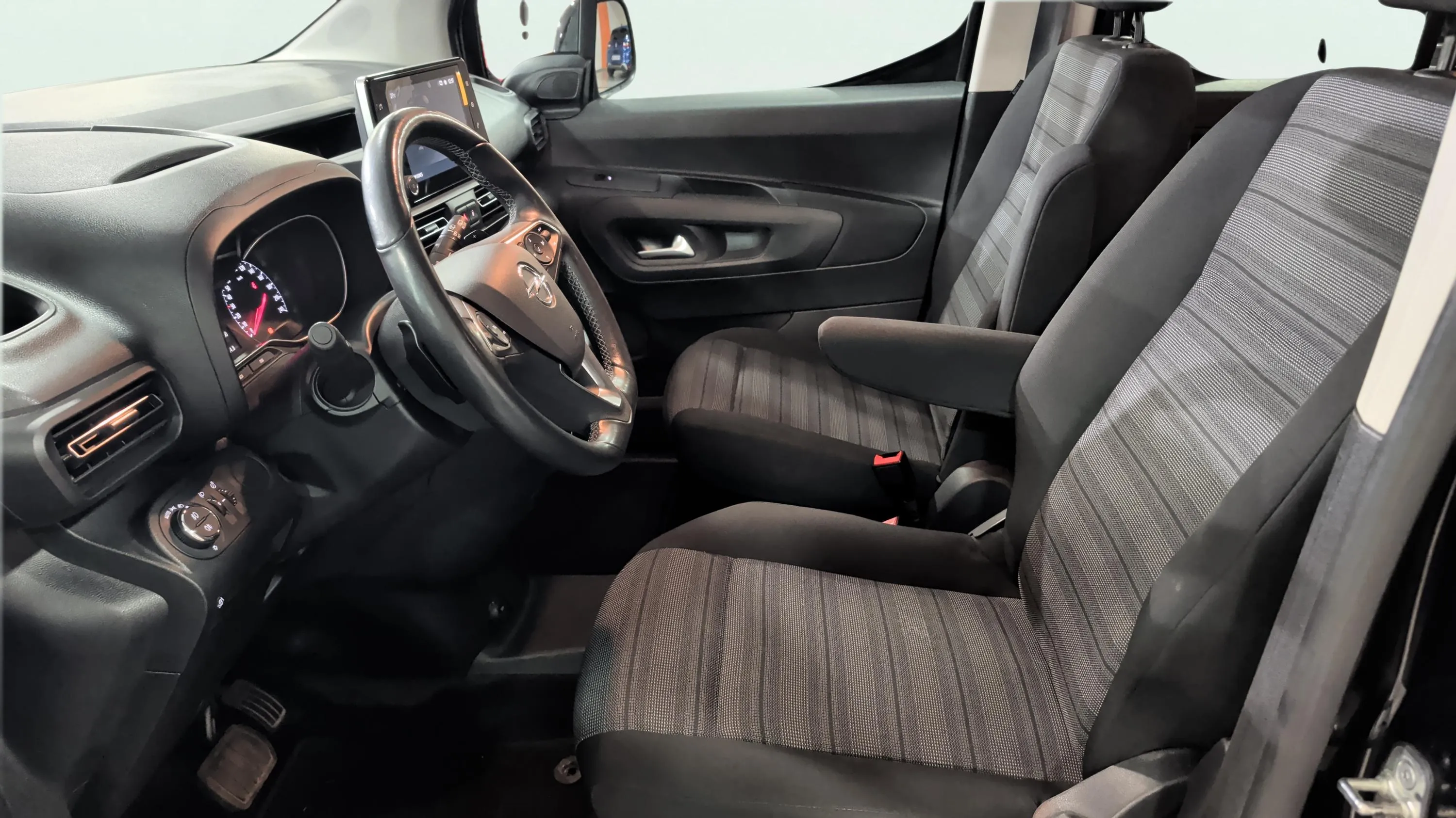 Opel Combo 1.2 T Elegance XL - foto 13