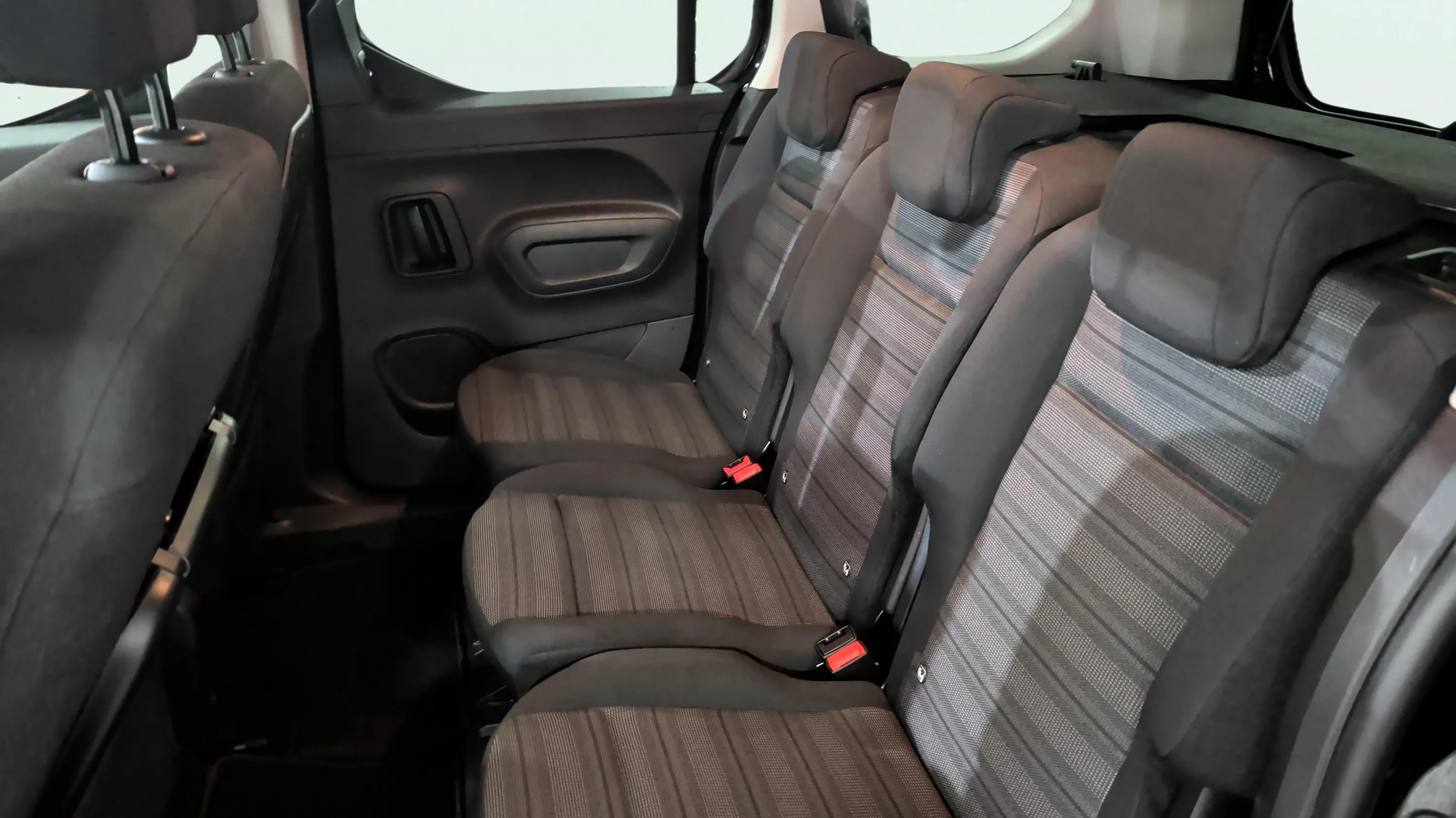 Opel Combo 1.2 T Elegance XL - foto 14