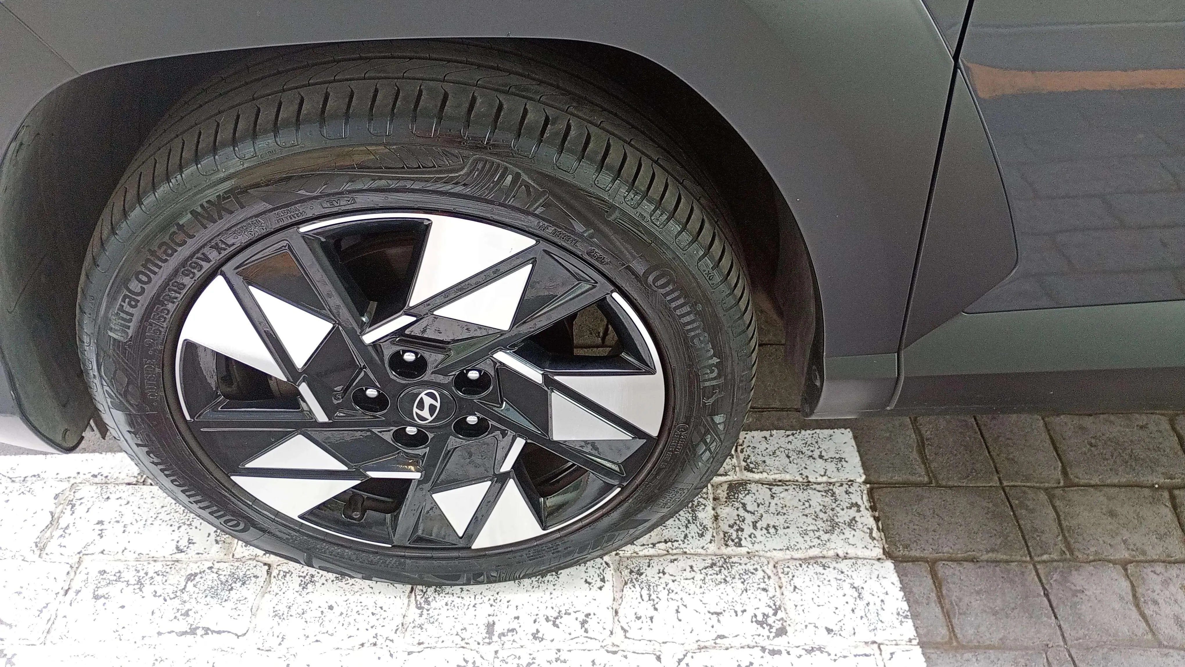 Hyundai Kona 1.6 GDI HEV Tecno DCT - foto 17