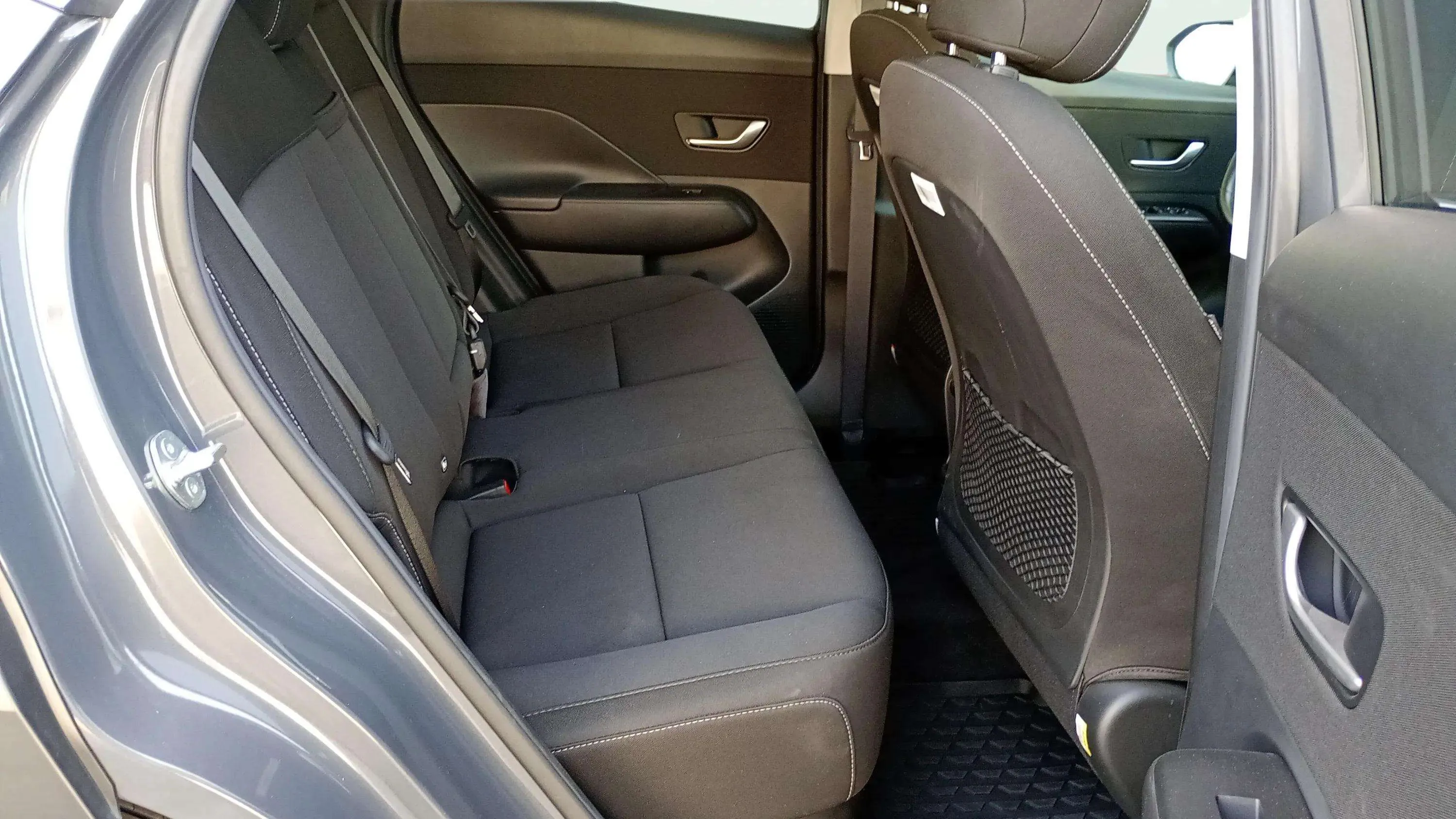 Hyundai Kona 1.6 GDI HEV Tecno DCT - foto 11