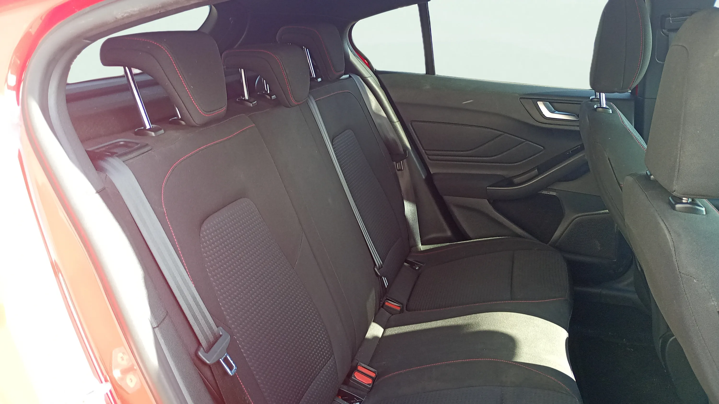 Ford Focus 1.0 EcoBoost ST-Line - foto 14