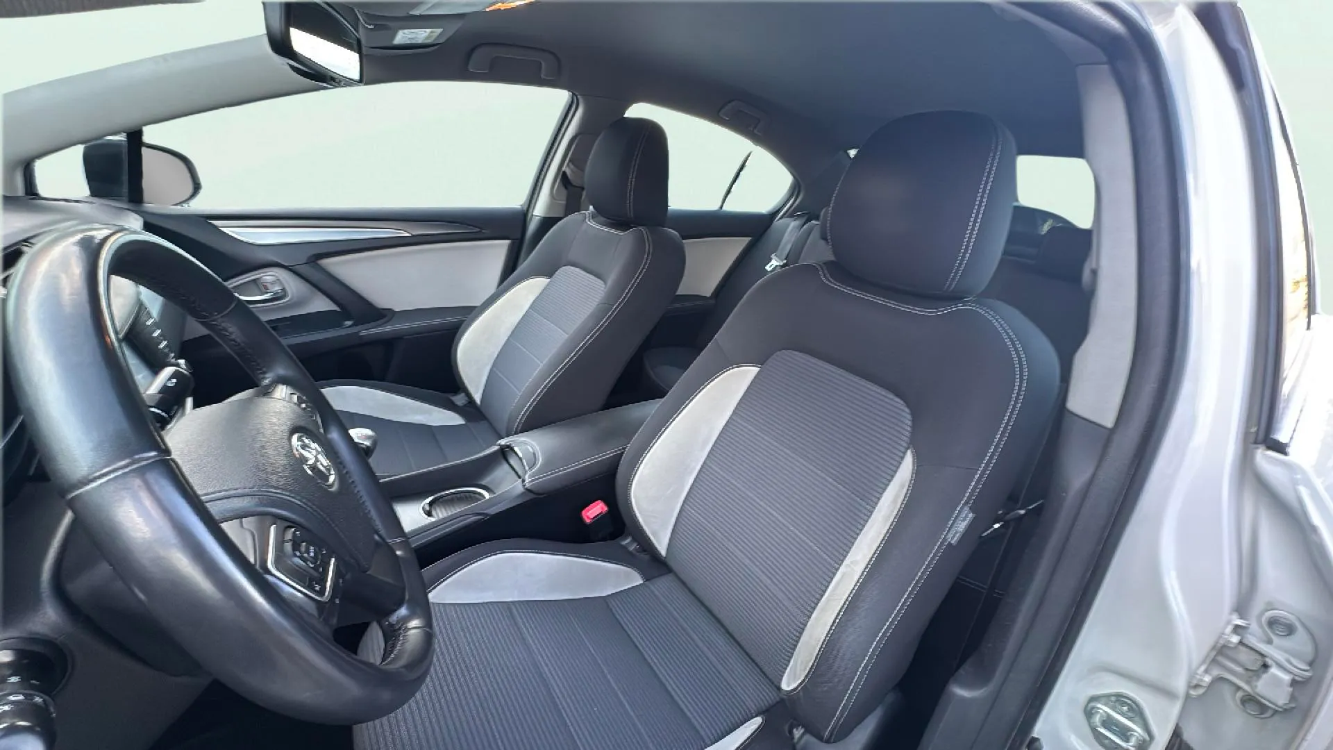 Toyota Avensis 2.0 150d Advance - foto 9