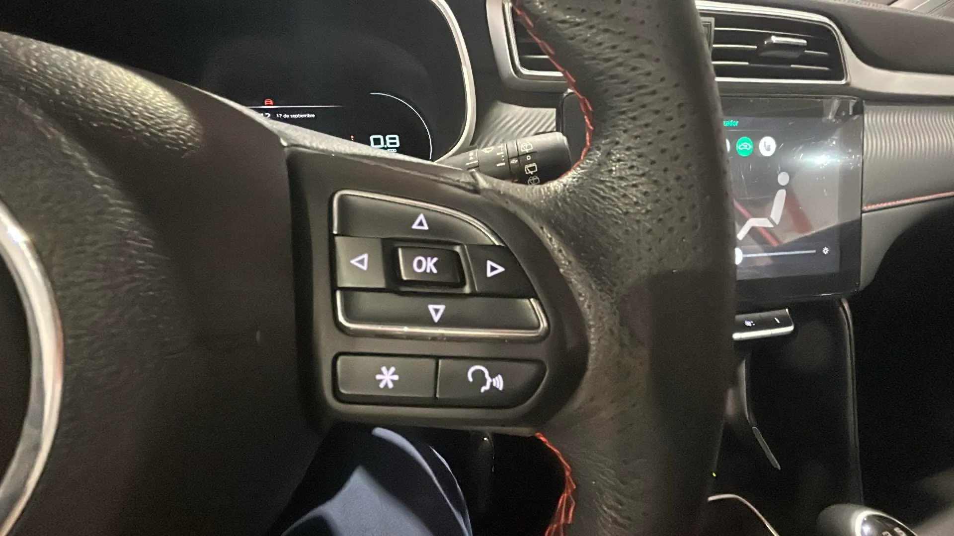 MG ZS 1.5 Luxury - foto 13