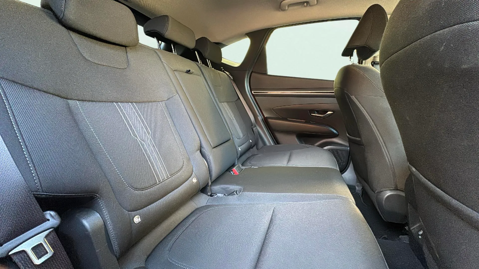 Hyundai Tucson 1.6 T-GDi HEV Maxx Safe - foto 24