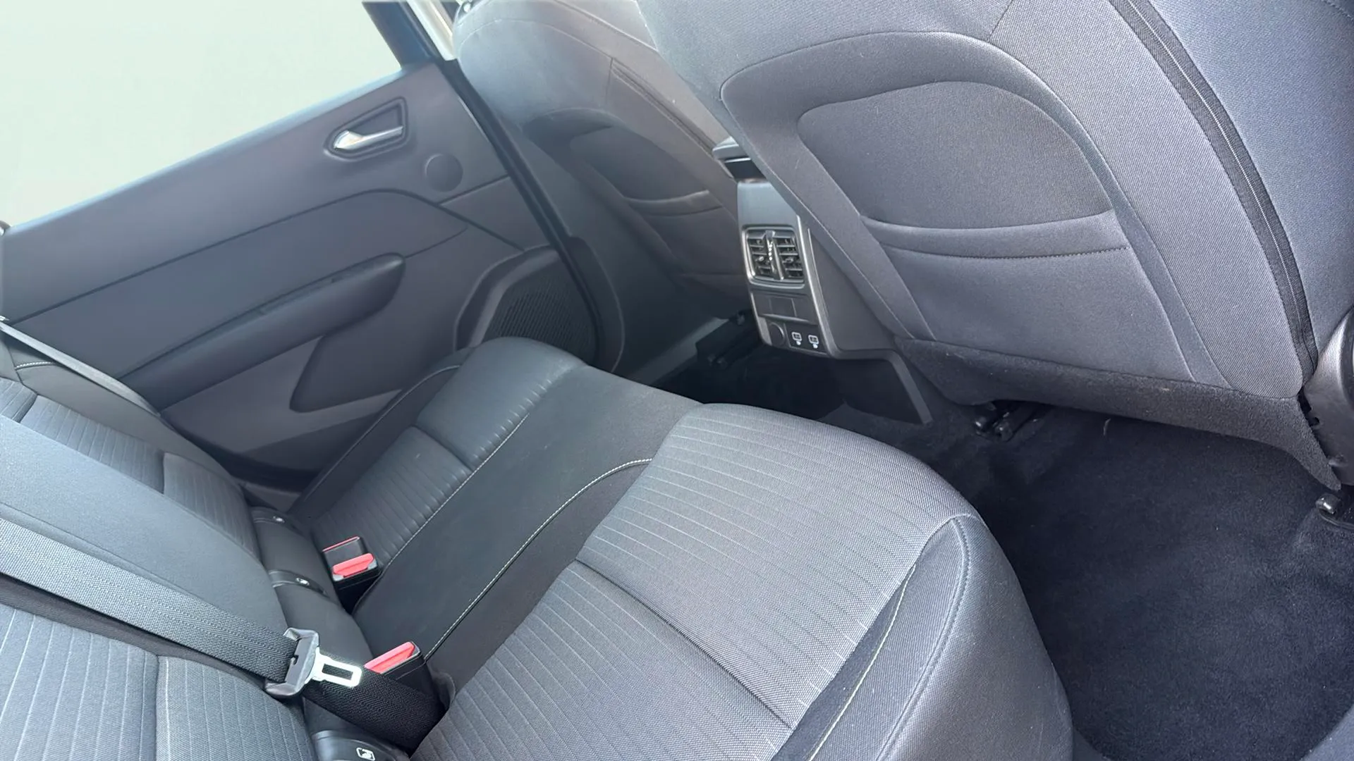 Renault Arkana Evolution TCe EDC mild hybr - foto 16