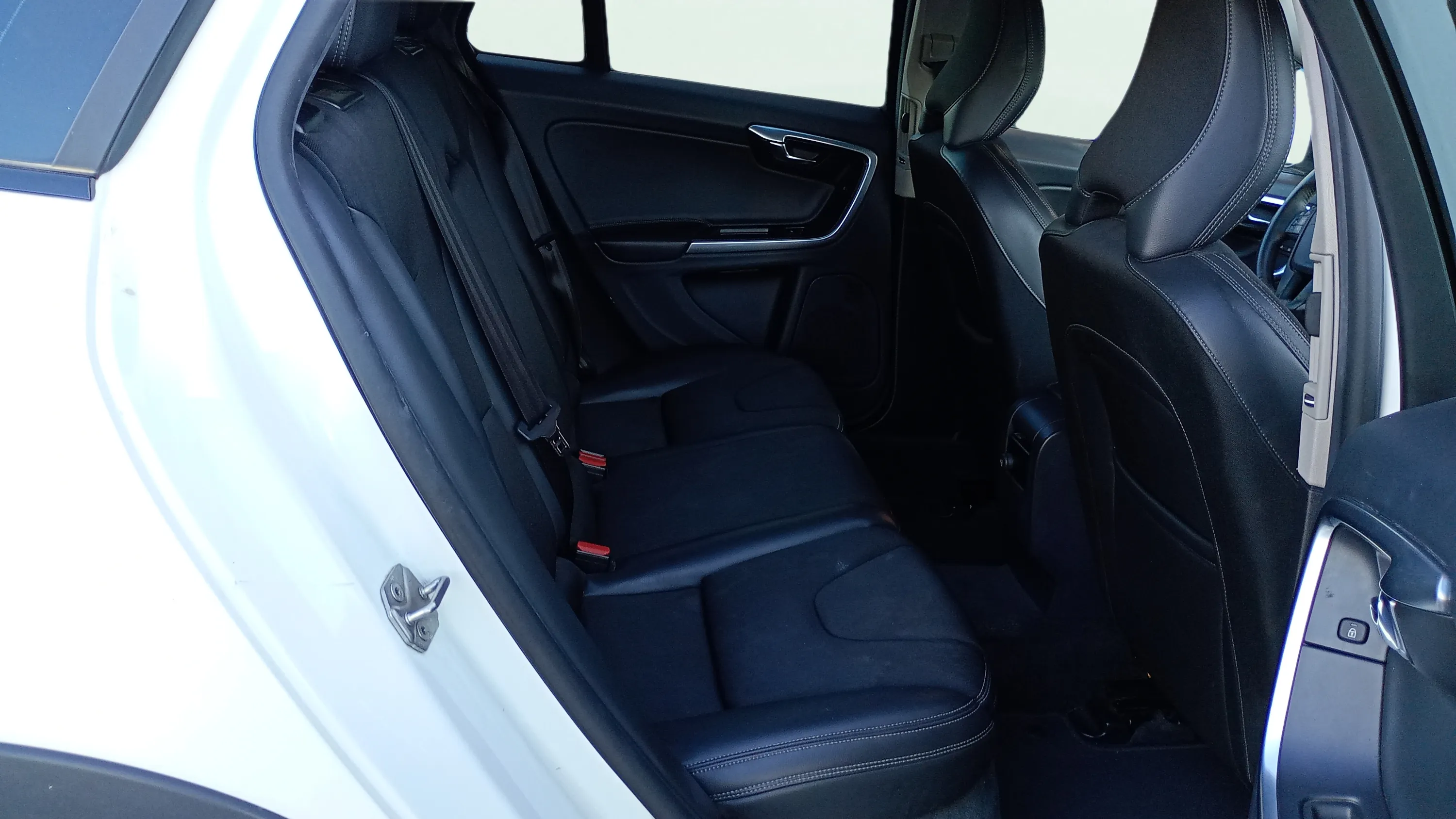 Volvo V60 2.0 D2 Momentum - foto 25
