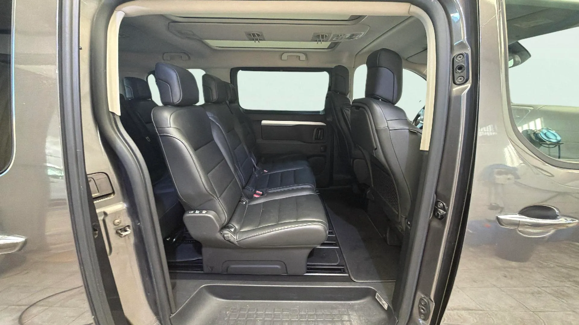 Peugeot Traveller Allure 1.6 BlueHDi Standard - foto 17