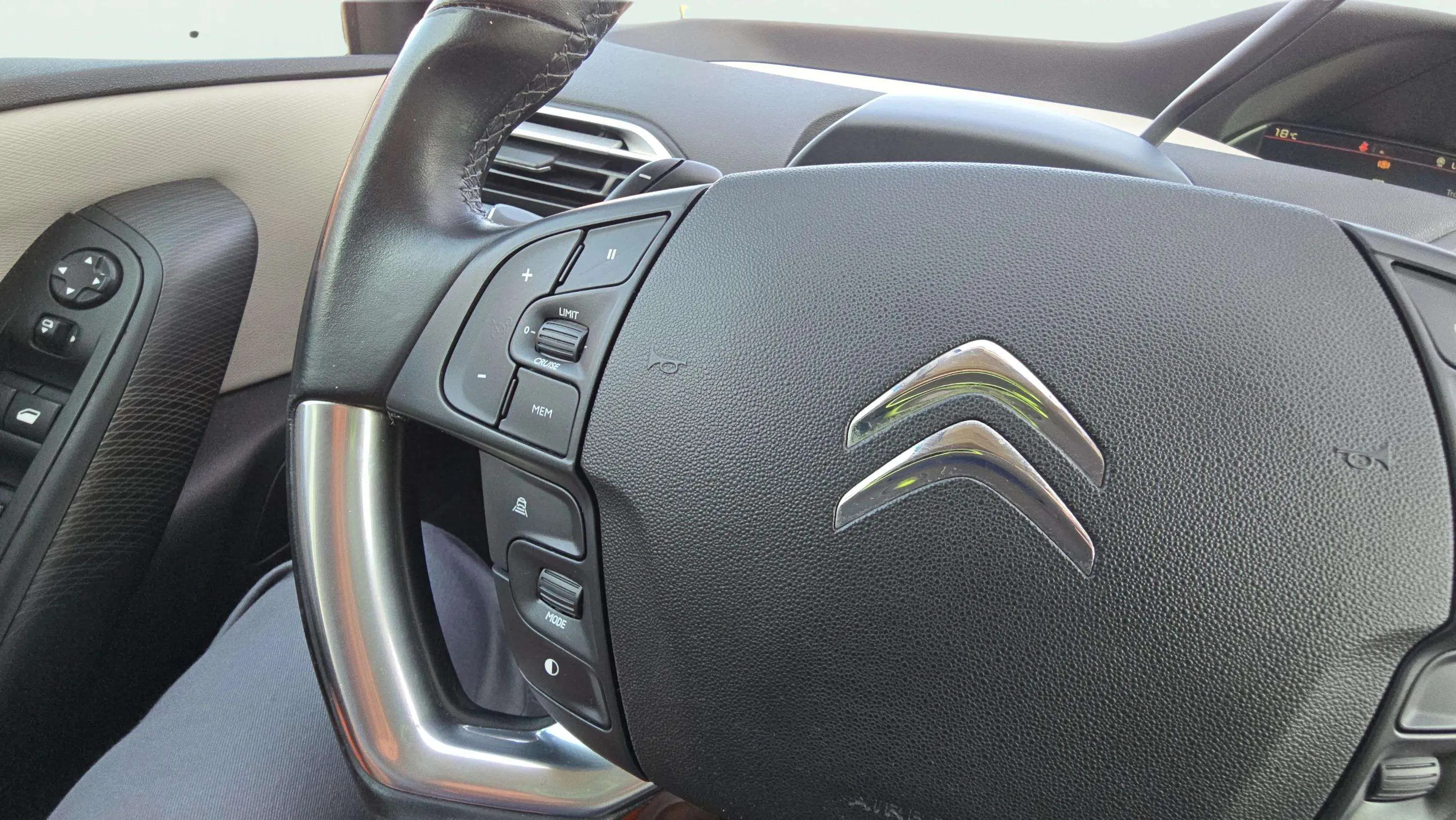Citroën Grand C4 Spacetourer PureTech EAT8 Feel - foto 25