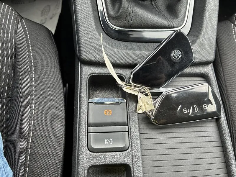 Škoda Octavia 2.0 TDI Ambition - foto 35