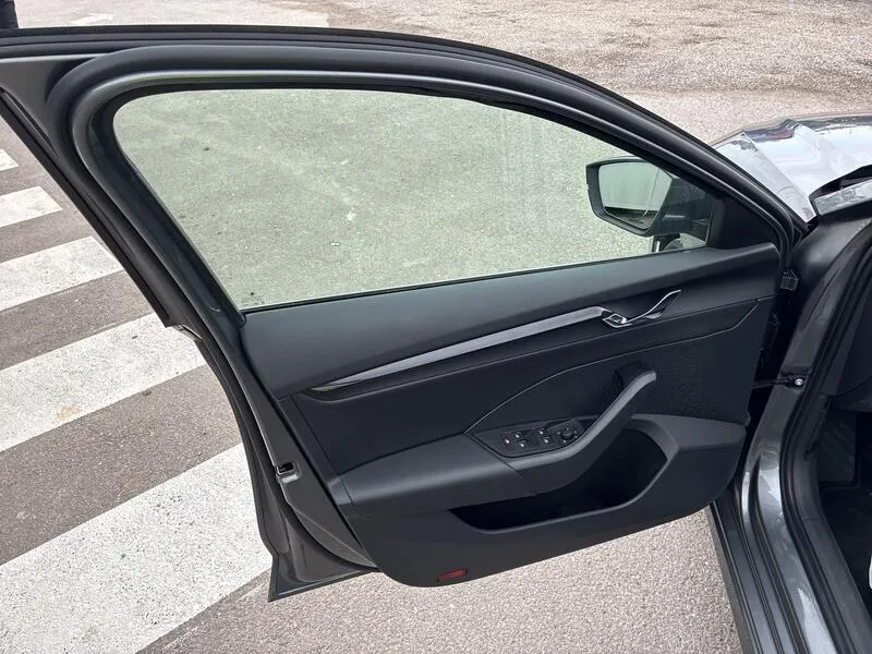 Škoda Octavia 2.0 TDI Ambition - foto 24