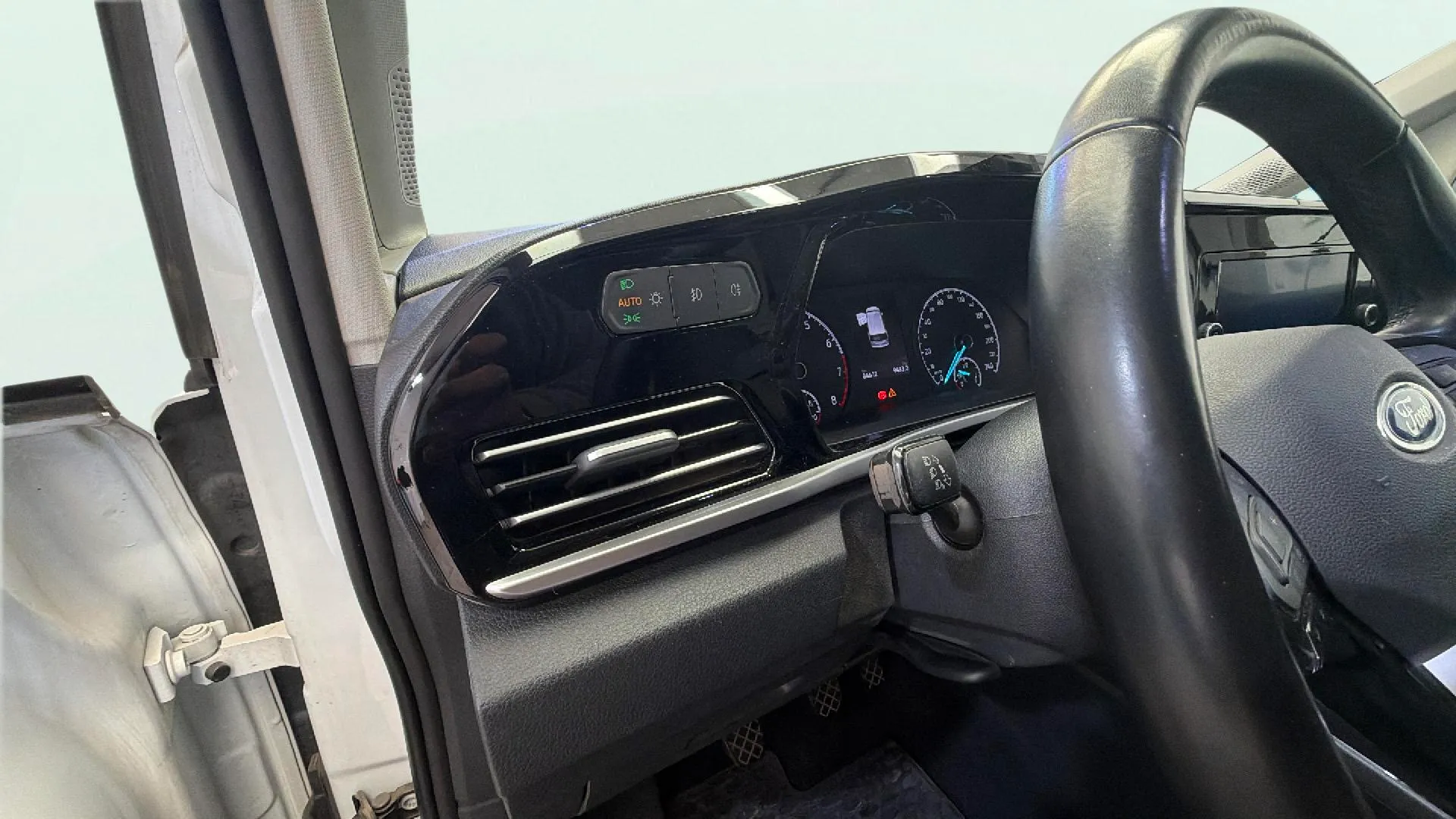 Ford Grand Tourneo Connect 1.5 EcoBoost Titanium - foto 23