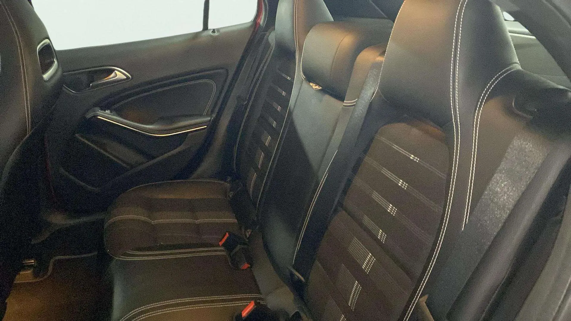 Mercedes-Benz GLA 200 d - foto 23