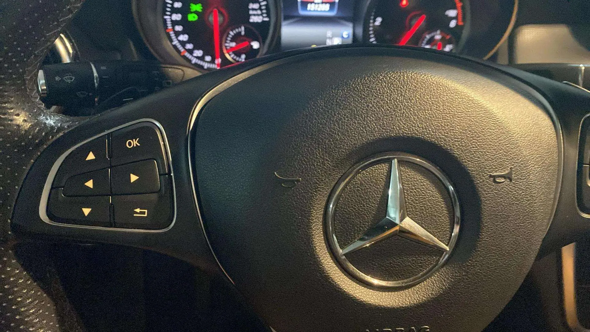 Mercedes-Benz GLA 200 d - foto 11