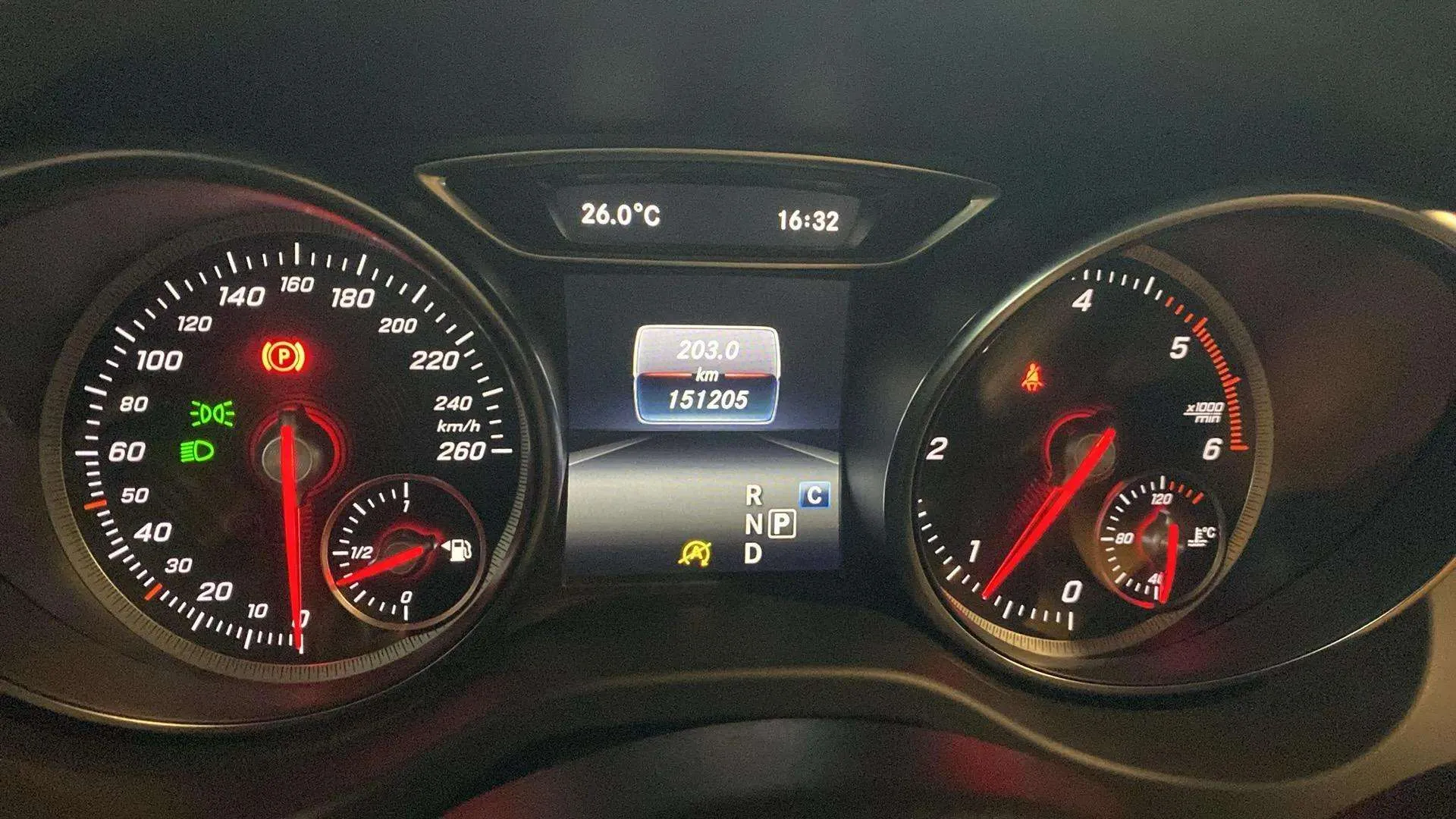 Mercedes-Benz GLA 200 d - foto 13